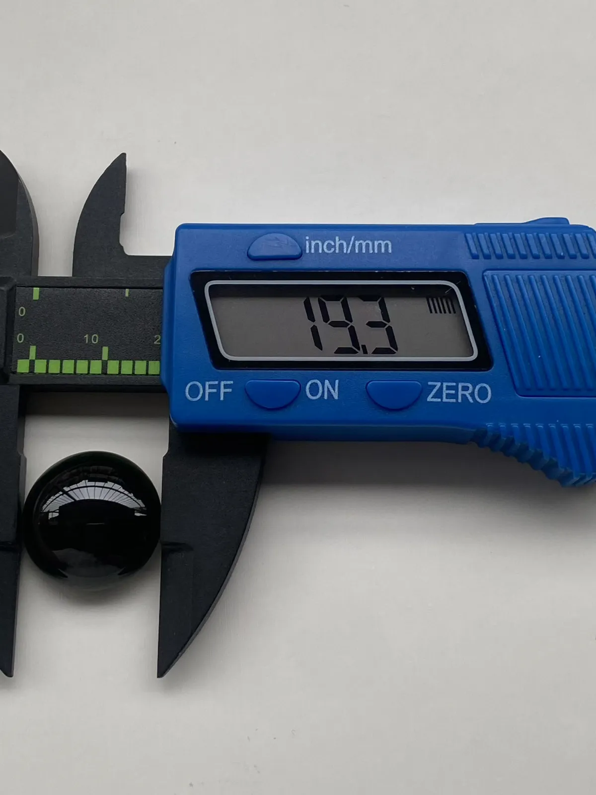 墨翠【鸽子蛋】细腻干净，黑度好、性价比高，雕工精湛，打灯透绿‘