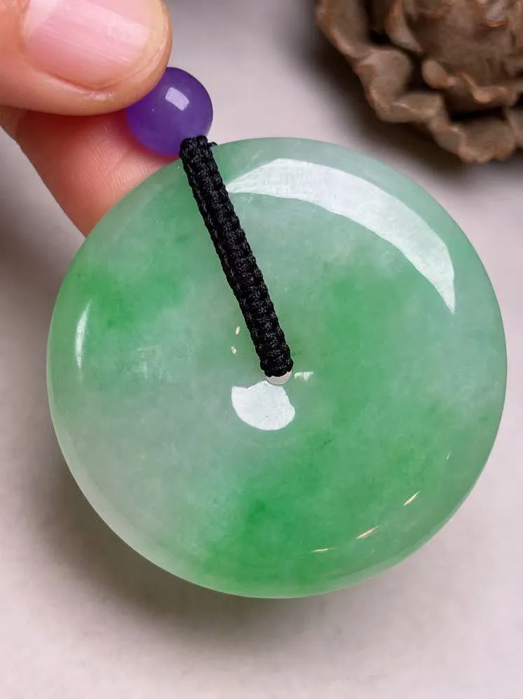 冰糯种飘绿【平安扣】吊坠，种水好，玉质细腻 ，卖相好.