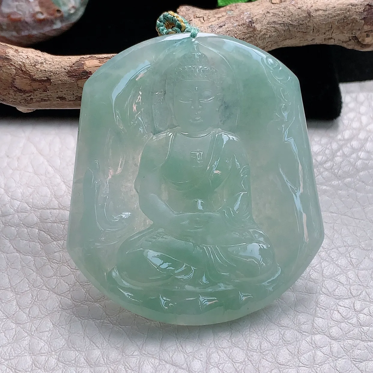 yn实拍53.3*47.8*4.6缅甸天然翡翠精雕冰晴大日如来佛祖玉吊坠 玉挂件