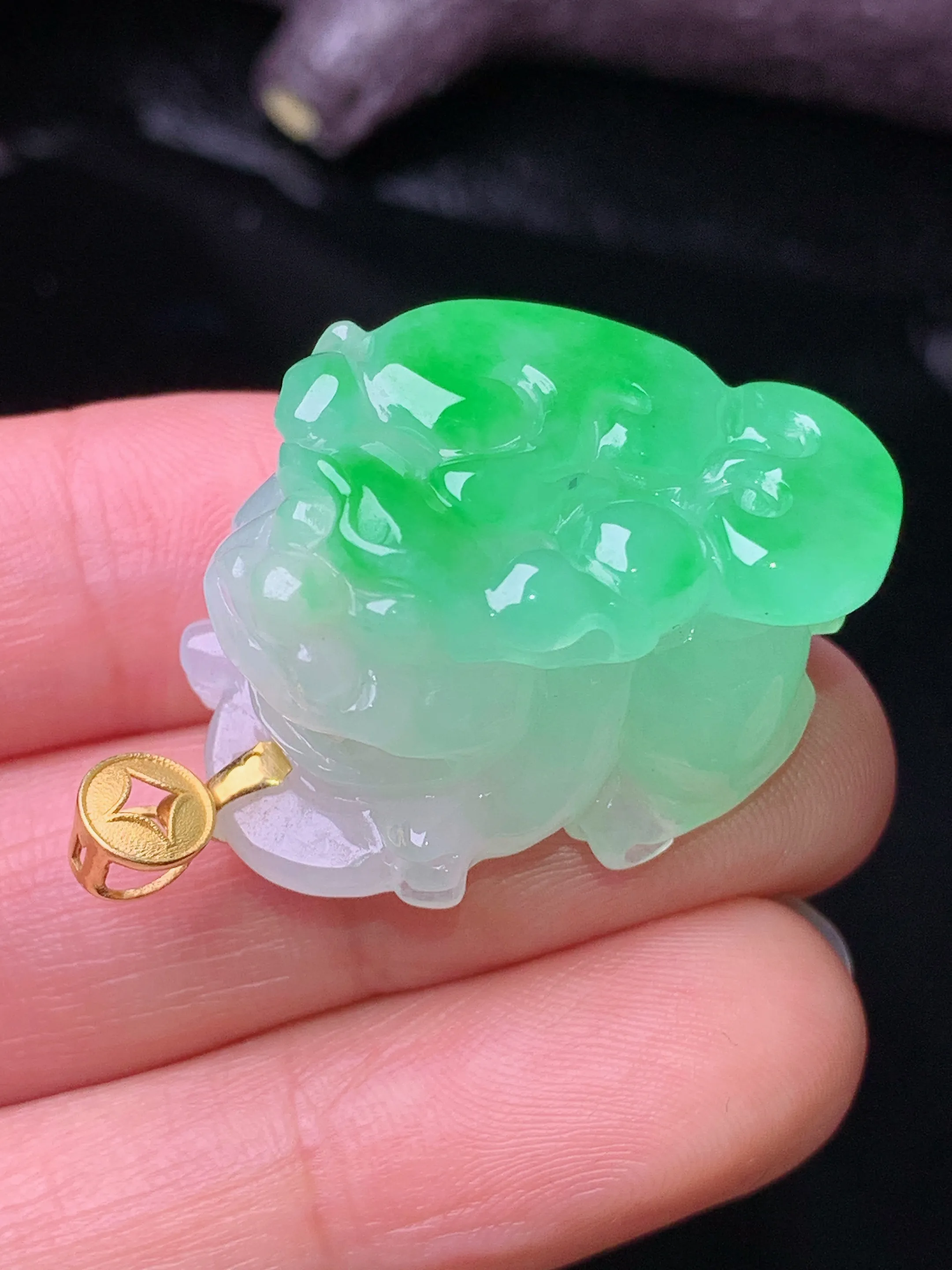 18k金翠绿貔貅吊坠 玉质细腻 水润亮眼 色泽艳丽 裸石尺寸30.3*18.8*15.3