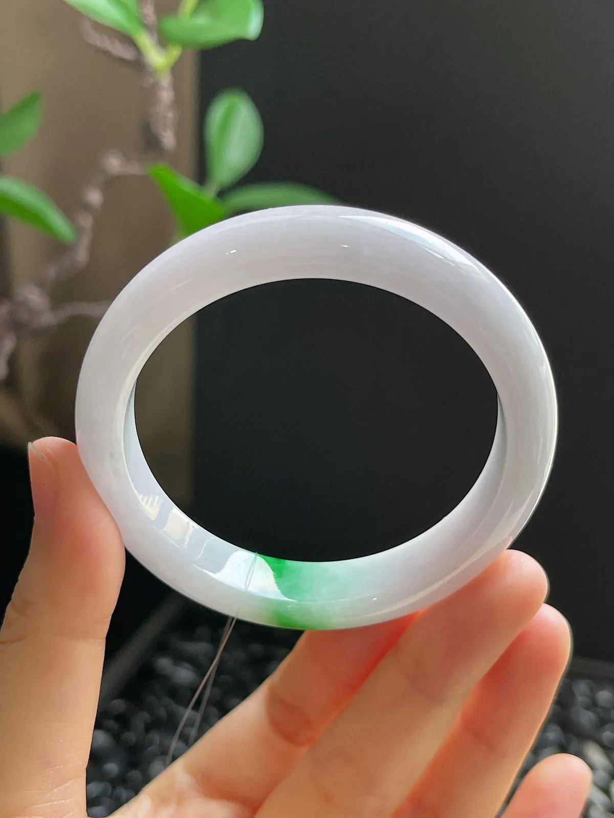 正圈52.6圈口，翡翠糯化种飘绿手镯