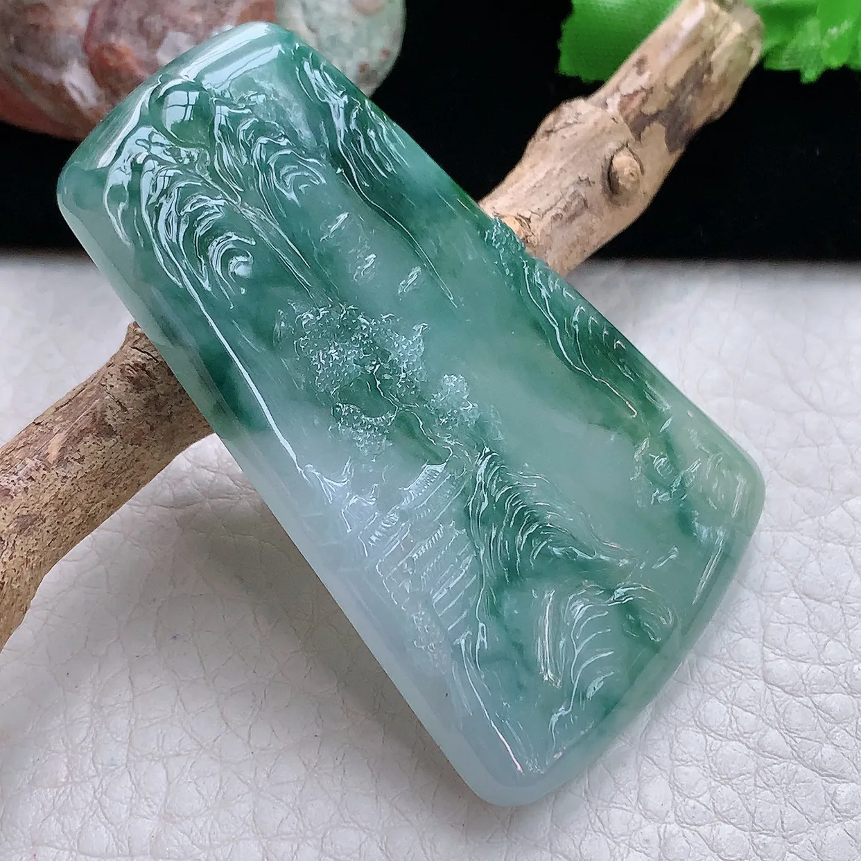 ktj实拍64*40.5*5.5天然翡翠a货精雕冰飘蓝花山水 大好河山玉吊坠