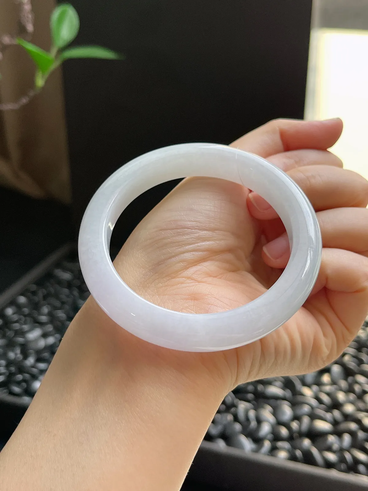 正圈56.4圈口，翡翠冰糯种白色手镯