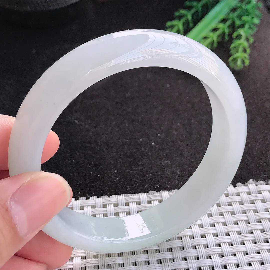 天然A货翡翠58/13.6/8.3老坑冰胶果冻月光白手镯宽边玉镯