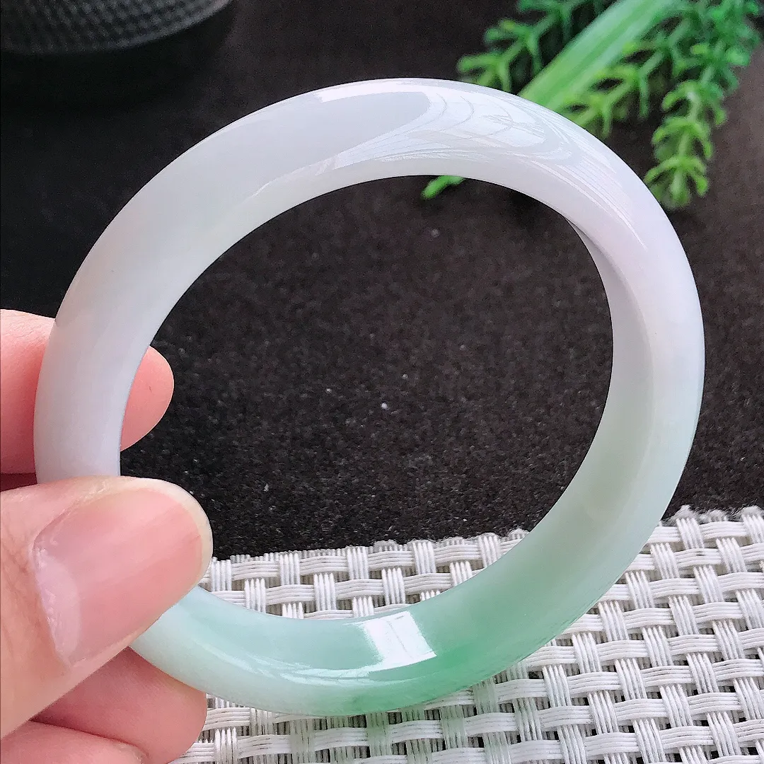 天然A货翡翠54.5/12.8/7.8老坑冰润起胶飘绿手镯宽边玉镯