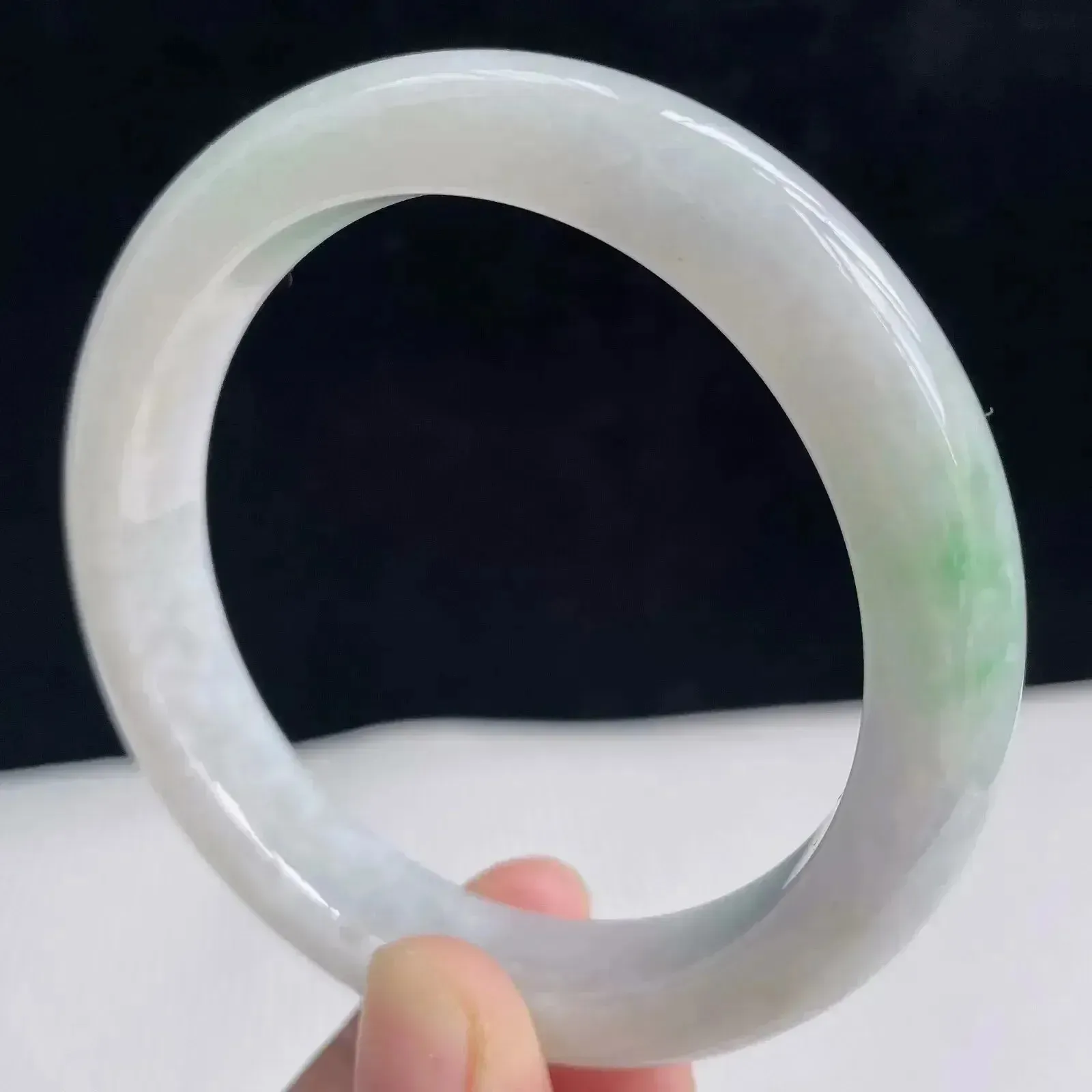 54.8圈口好种色玉镯翡翠A货飘绿手镯47.75g