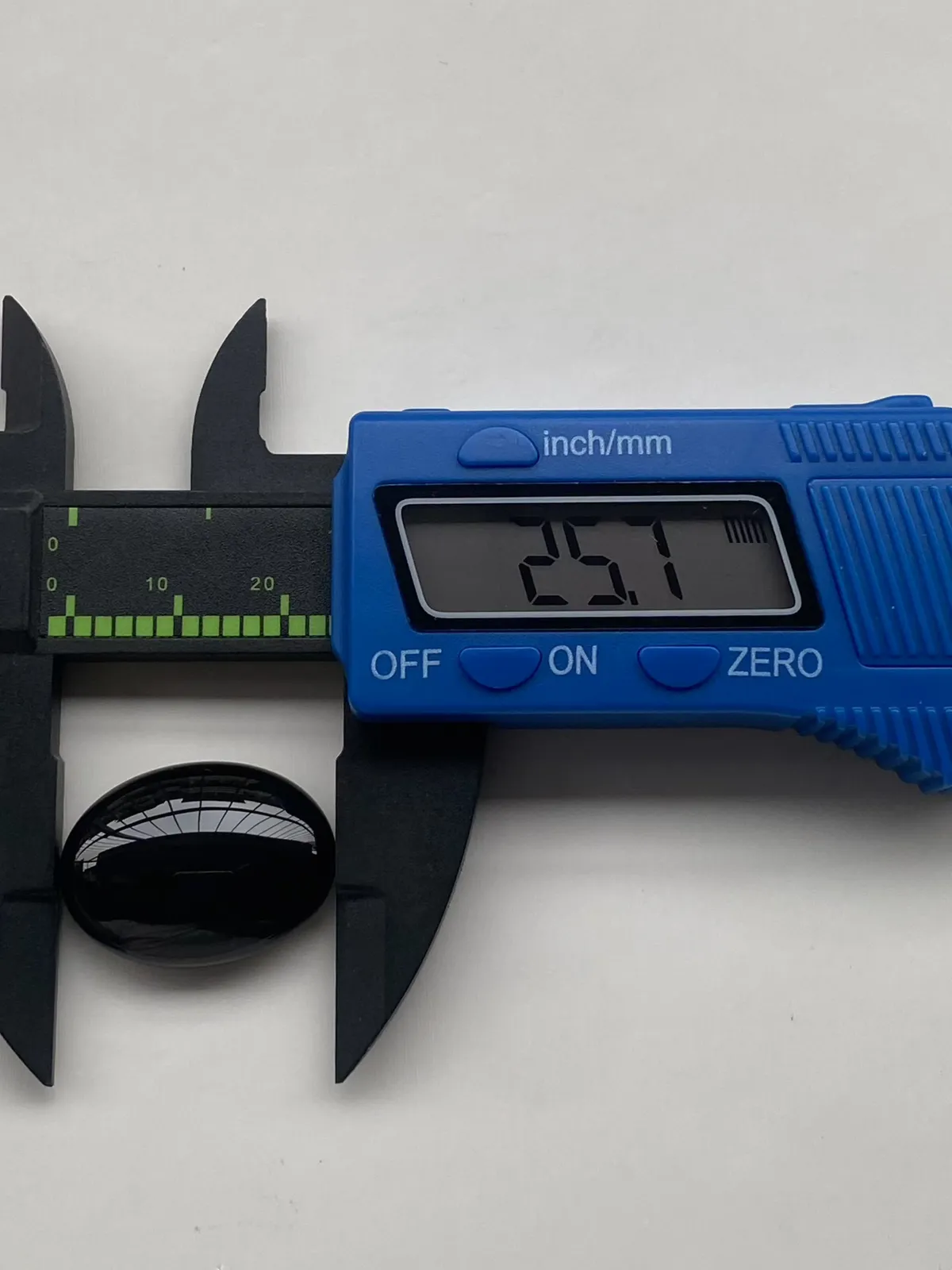 墨翠【鸽子蛋】细腻干净，黑度好、性价比高，雕工精湛，打灯透绿‘