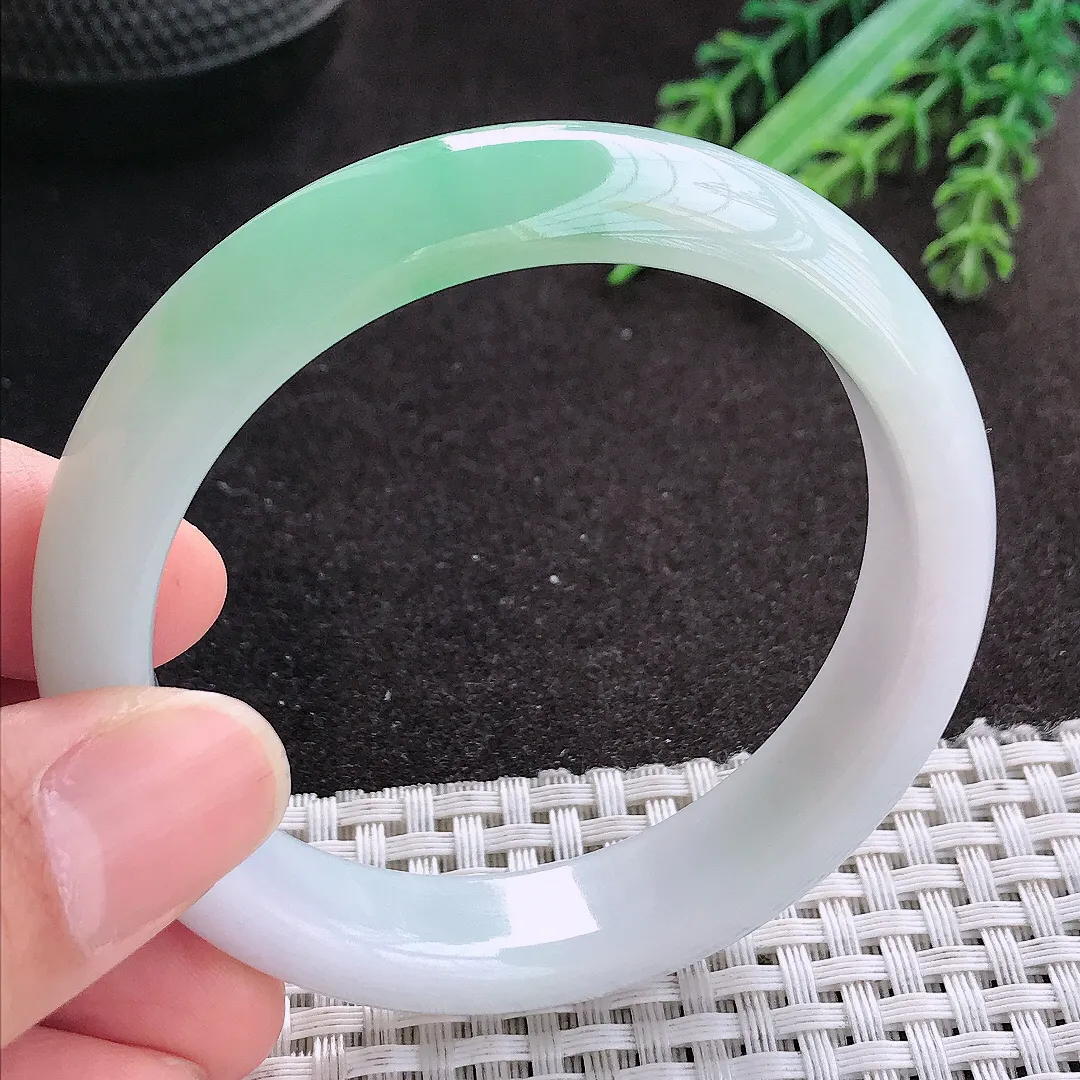 天然A货翡翠54.5/12.8/7.8老坑冰润起胶飘绿手镯宽边玉镯