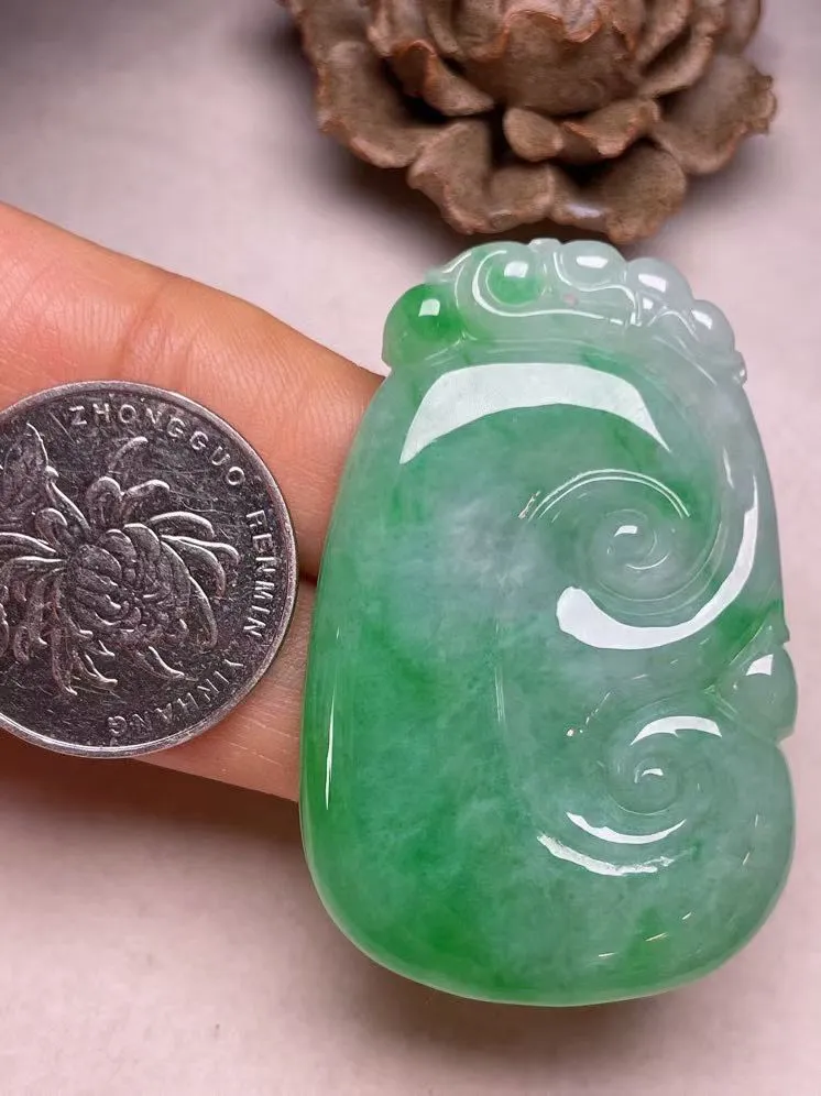 冰糯种飘绿【如意】吊坠，种水好，玉质细腻 ，卖相好.