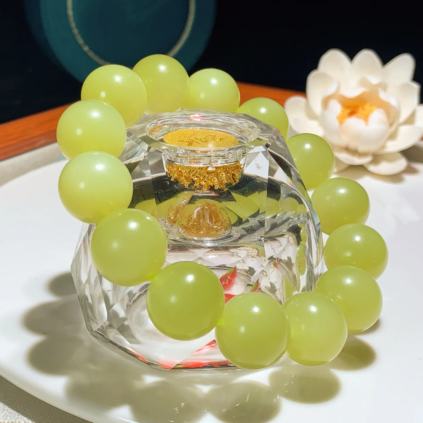 新疆和田玉若羌黄口料圆珠手串。单颗尺寸16！玉质细腻油润。手推出油。佩戴高端典雅。lt251210