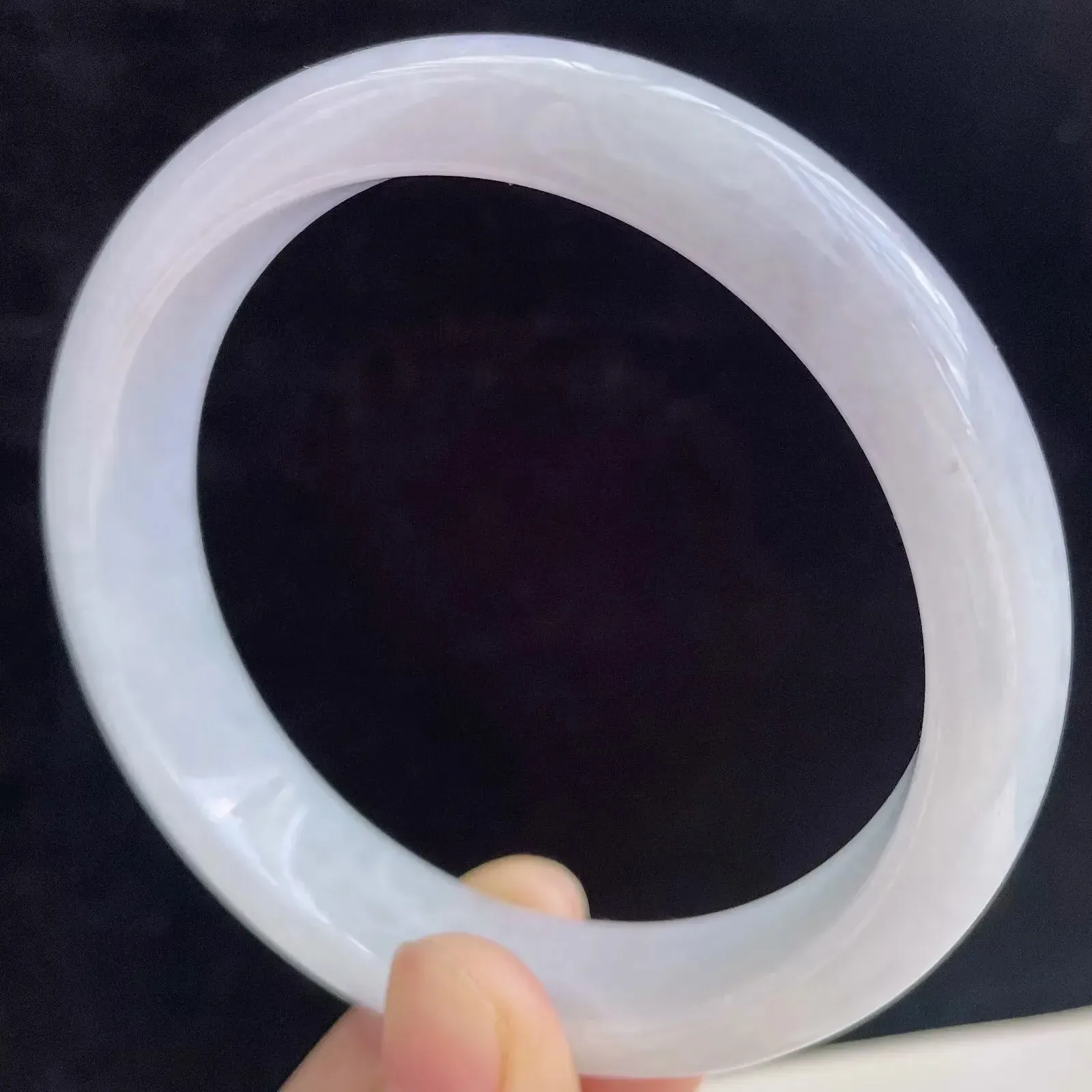 60.7大圈有种有色天然翡翠A货淡紫玉手镯好种水春彩水润手镯60.65g