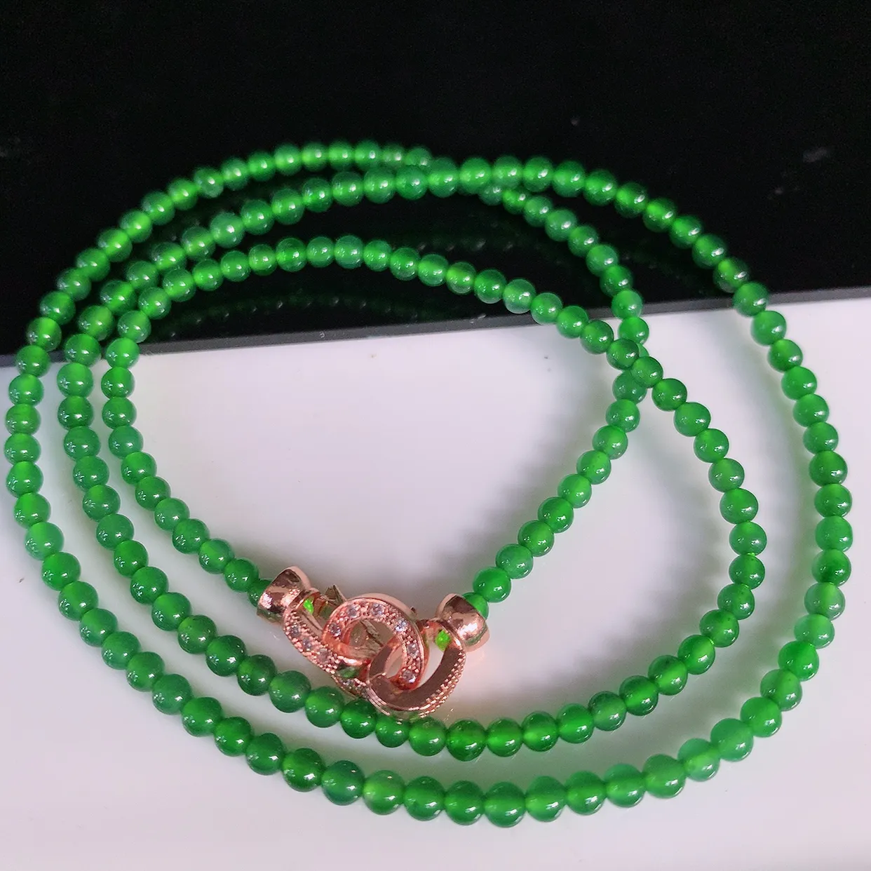 自然光实拍，冰种满绿翡翠圆珠项链  翡翠珠链 玉质细腻  冰清玉润  颜色漂亮  #001.1取一尺