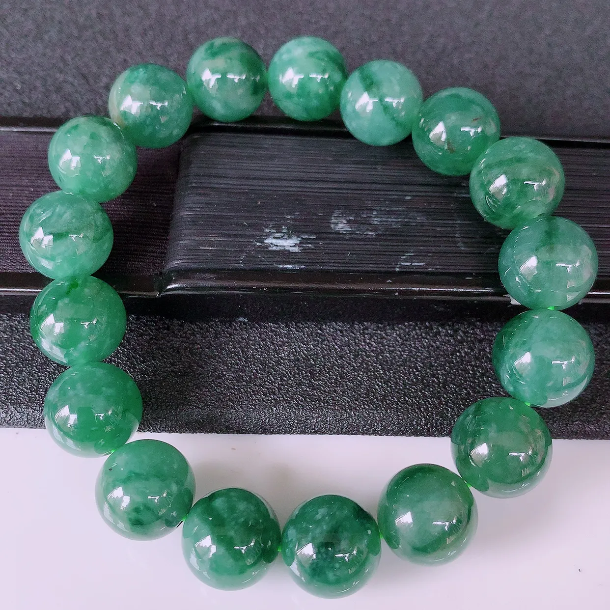 自然光实拍，冰润飘花翡翠手串手链，种老水足，冰清玉润  颜色漂亮  #001.1取一尺寸12