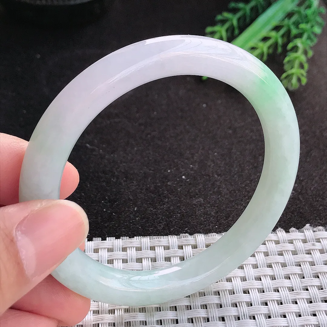 天然A货翡翠55/9/8.8老坑秀气冰润飘绿圆条手镯玉镯