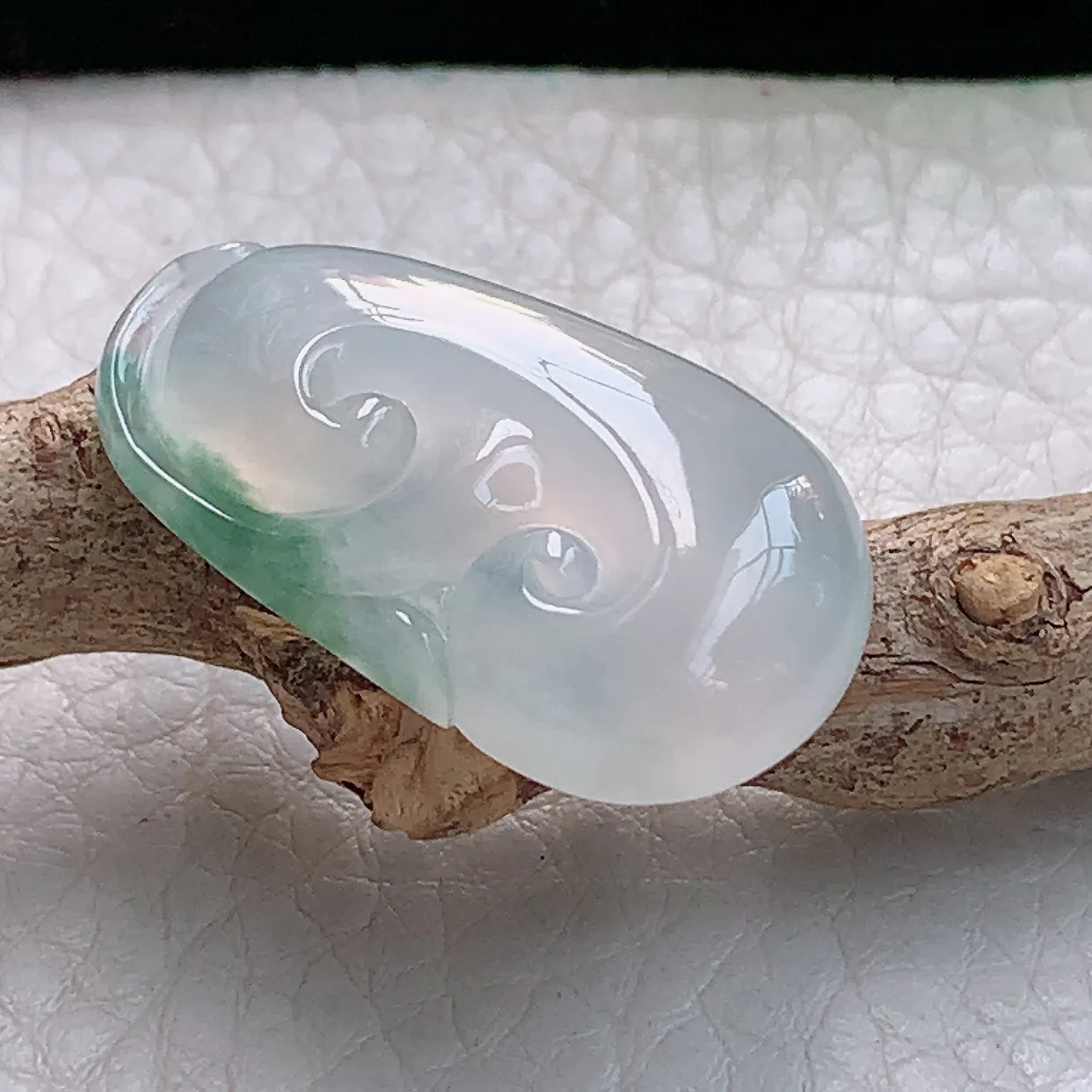 yn实拍29.5*17*6缅甸天然翡翠玉如意吊坠冰透精雕饱满如意玉坠