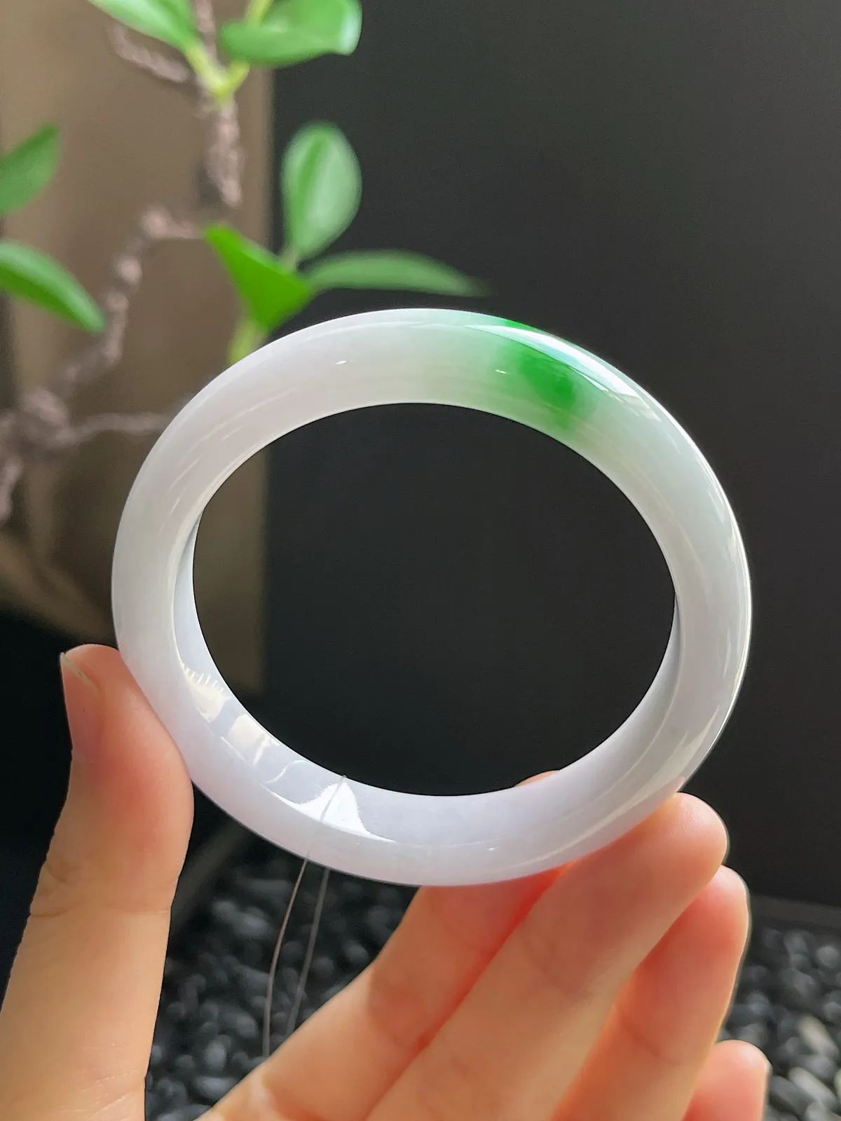 正圈52.6圈口，翡翠糯化种飘绿手镯