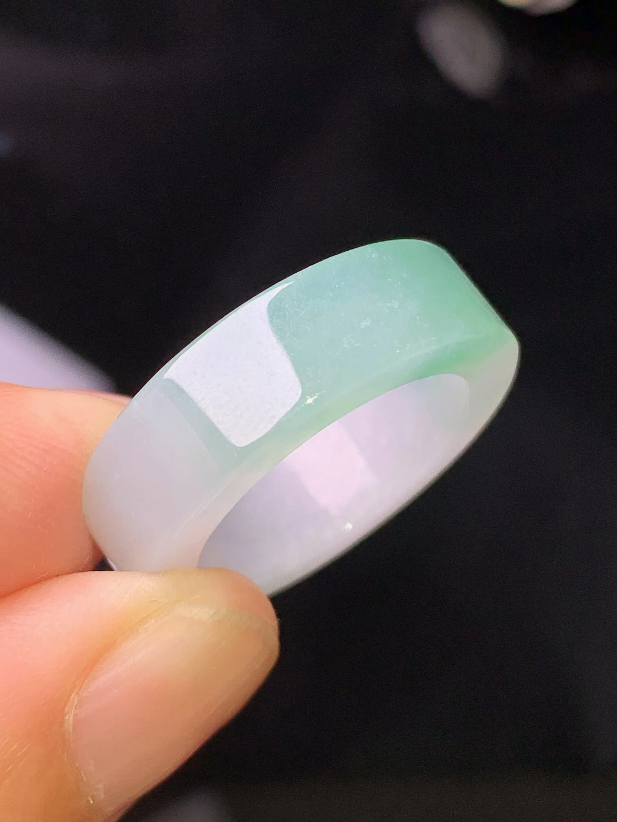 飘绿指环 玉质细腻 水润亮眼 色泽艳丽 圈口11.5 整体尺寸22.6*6.2*3.2