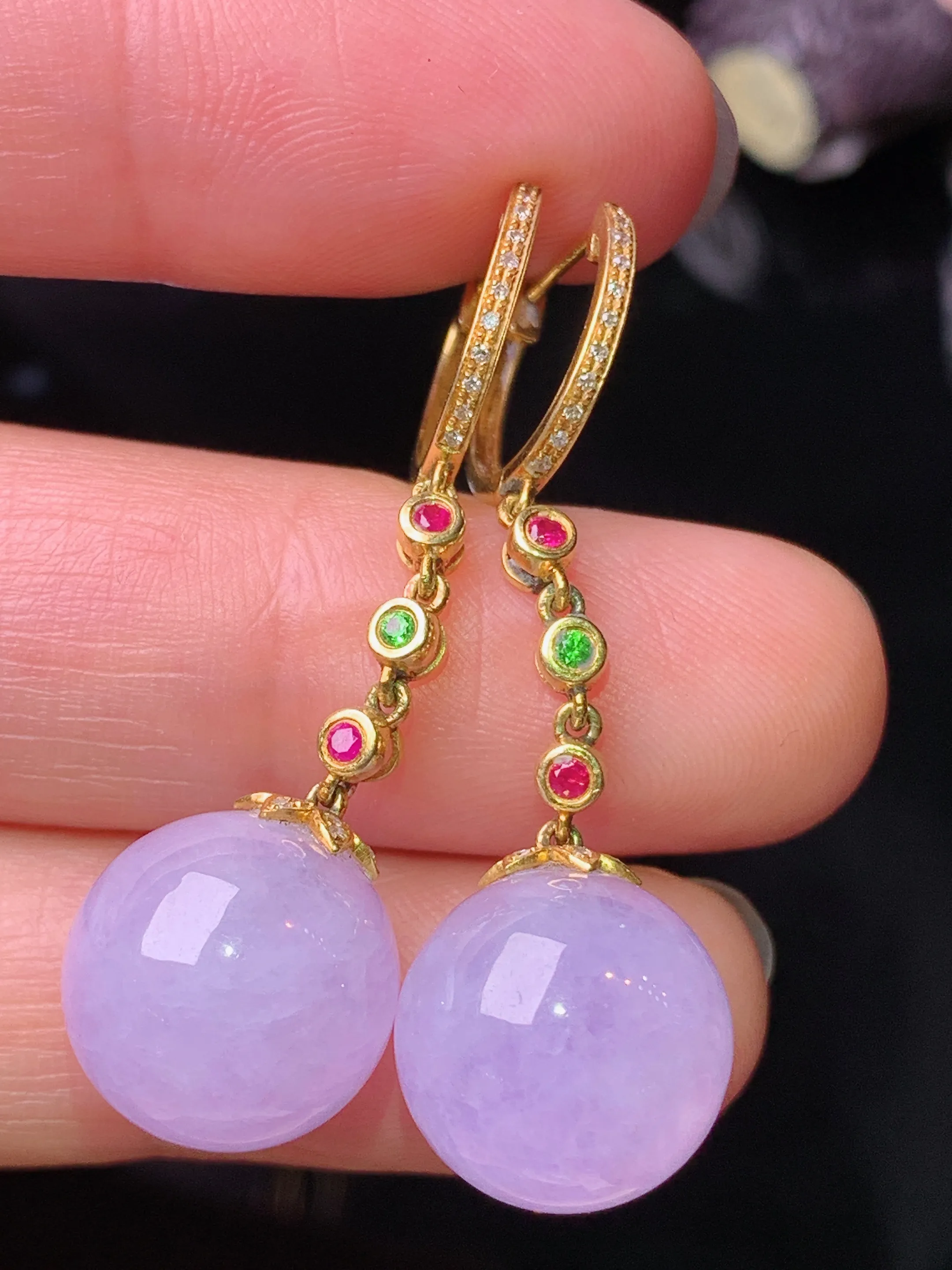 18k金钻镶嵌紫罗兰圆珠耳钉 玉质细腻 水润亮眼 色泽艳丽 整体尺寸39*12.2