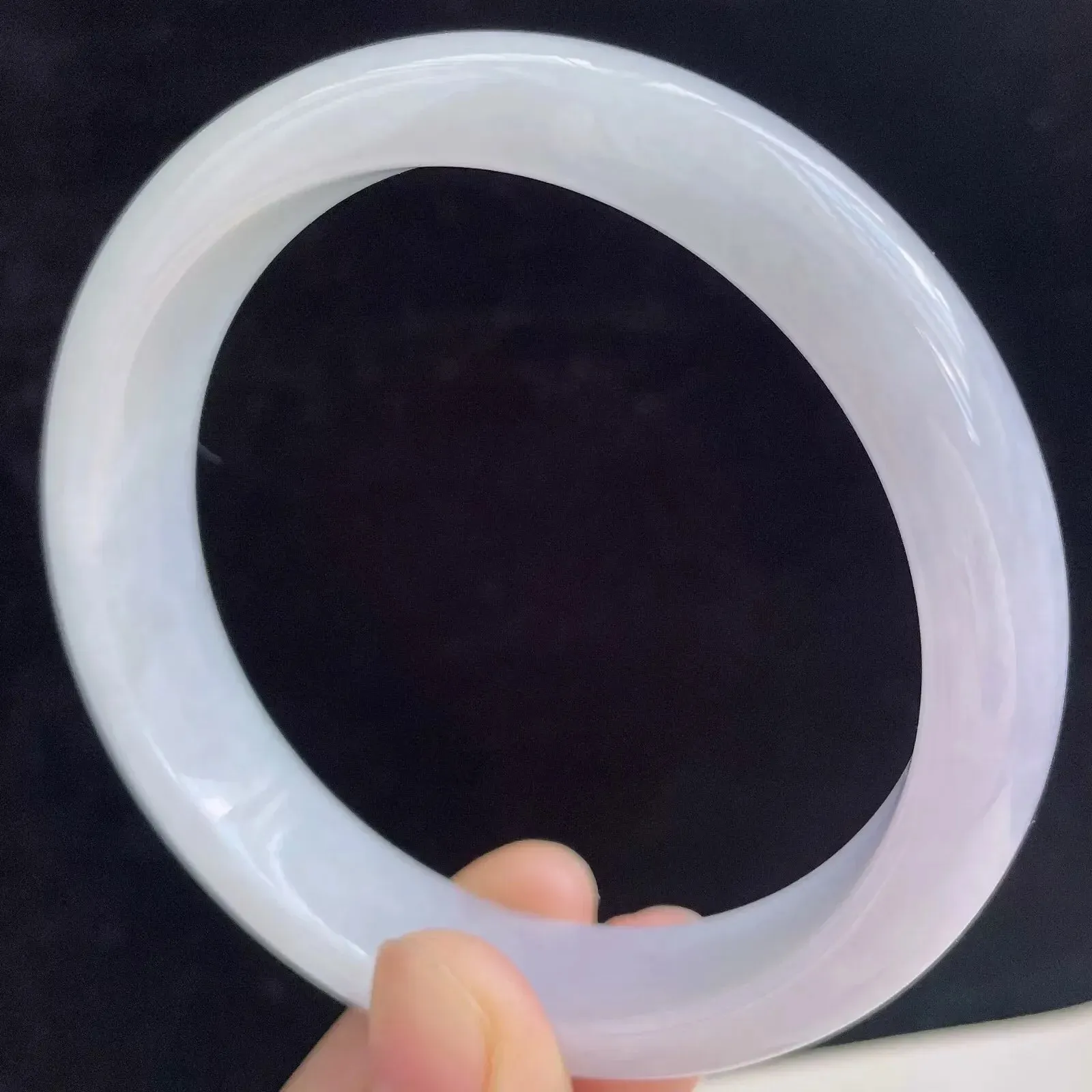 60.7大圈有种有色天然翡翠A货淡紫玉手镯好种水春彩水润手镯60.65g