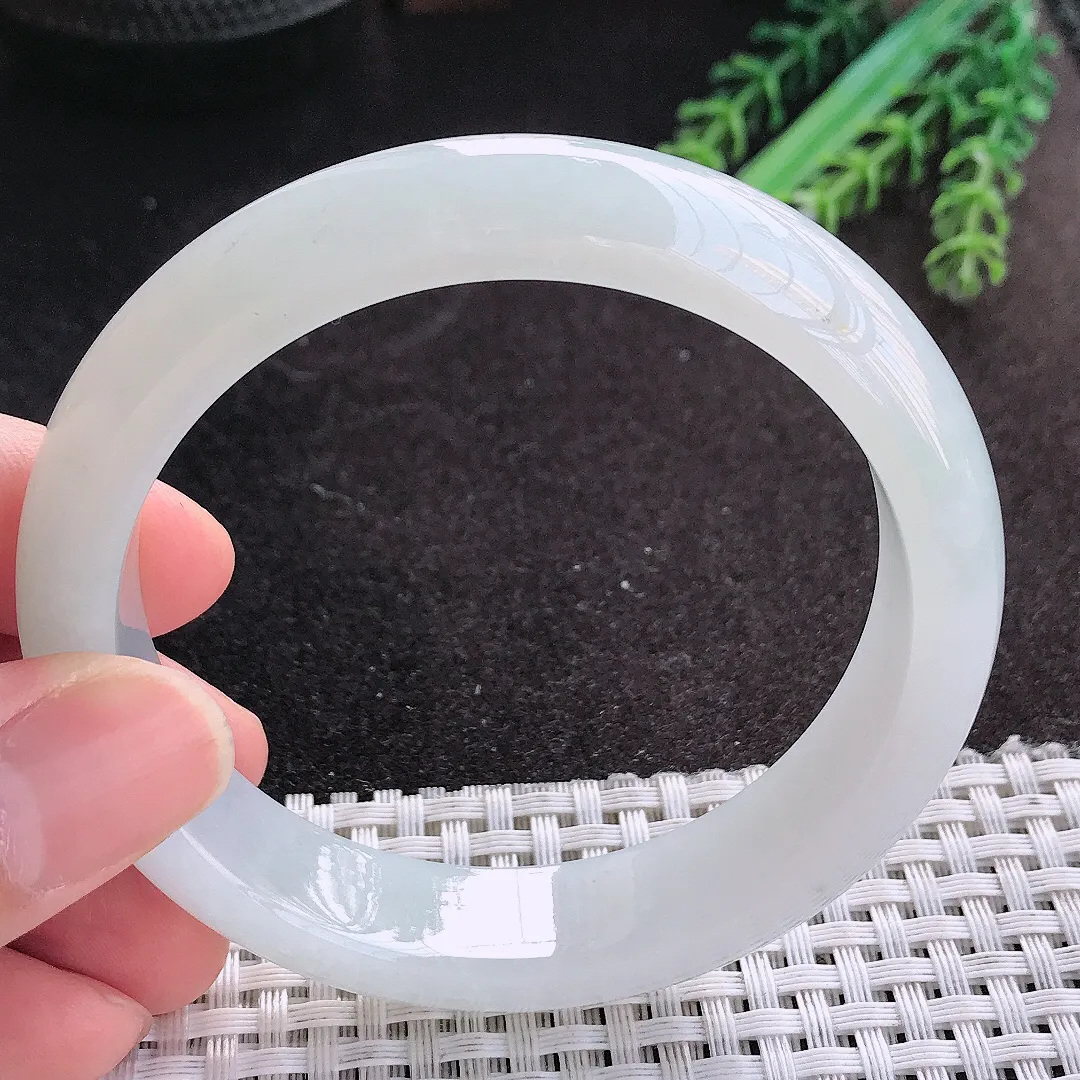 天然A货翡翠58/13.6/8.3老坑冰胶果冻月光白手镯宽边玉镯