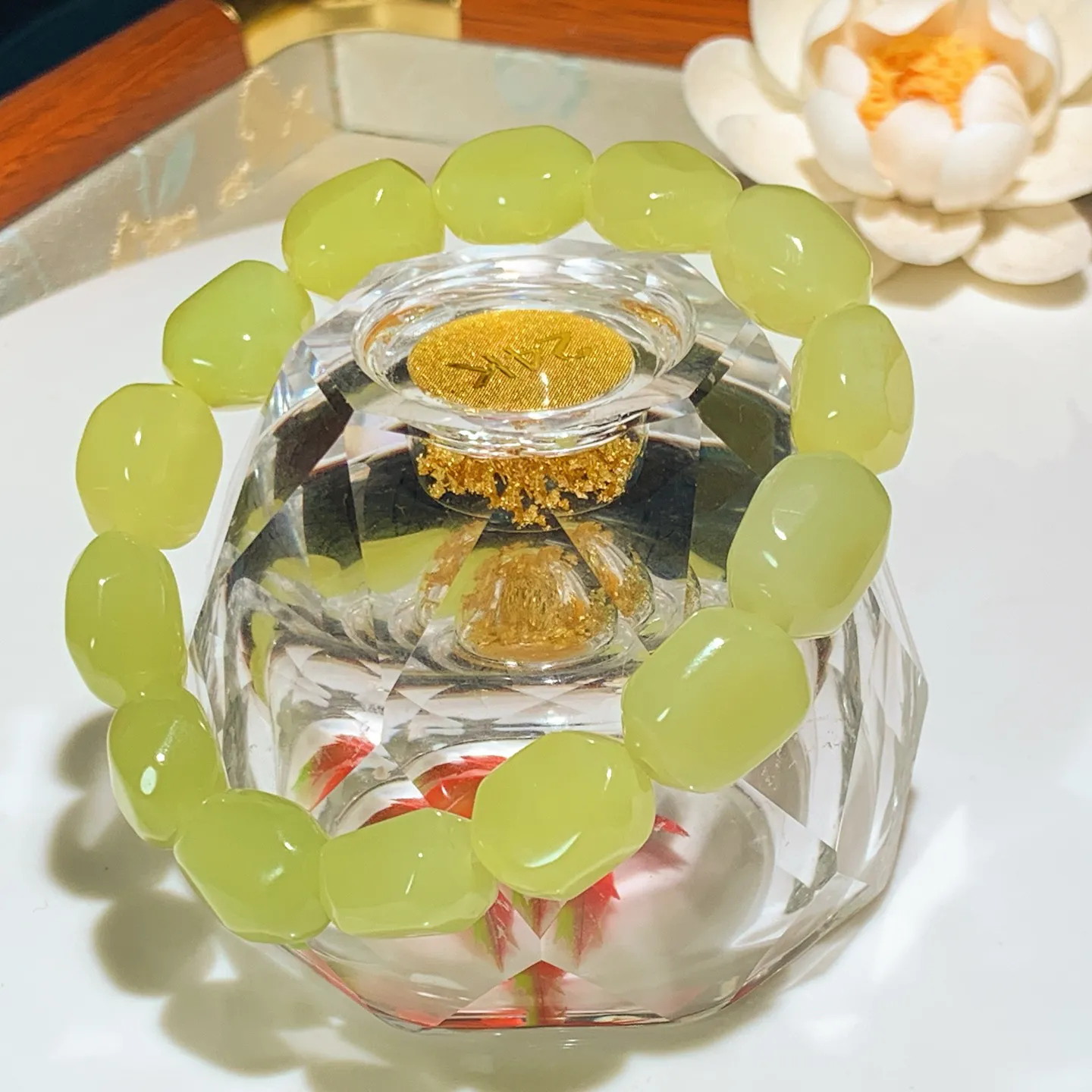 新疆和田玉若羌黄口料原石手串。单颗尺寸12/11/9重36克。玉质细腻油润。手推出油。佩戴高端典雅。