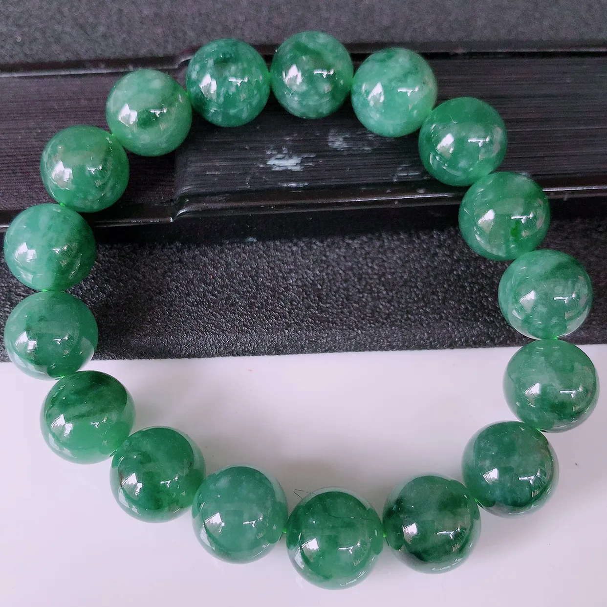 自然光实拍，冰润飘花翡翠手串手链，种老水足，冰清玉润  颜色漂亮  #001.1取一尺寸12