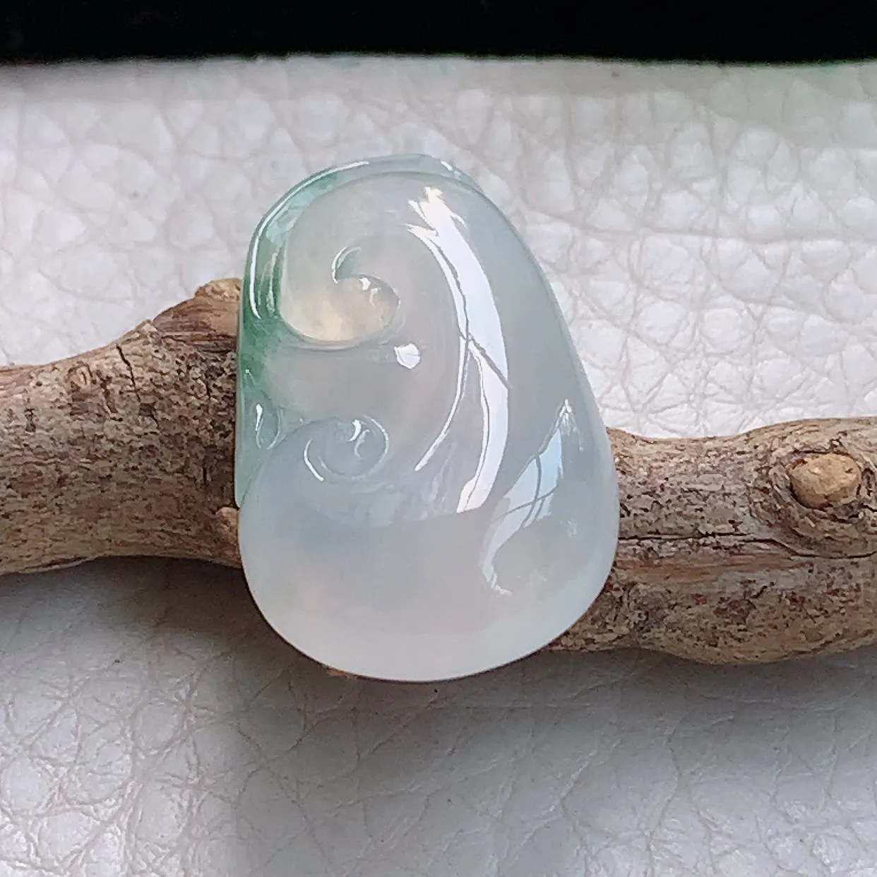 yn实拍29.5*17*6缅甸天然翡翠玉如意吊坠冰透精雕饱满如意玉坠