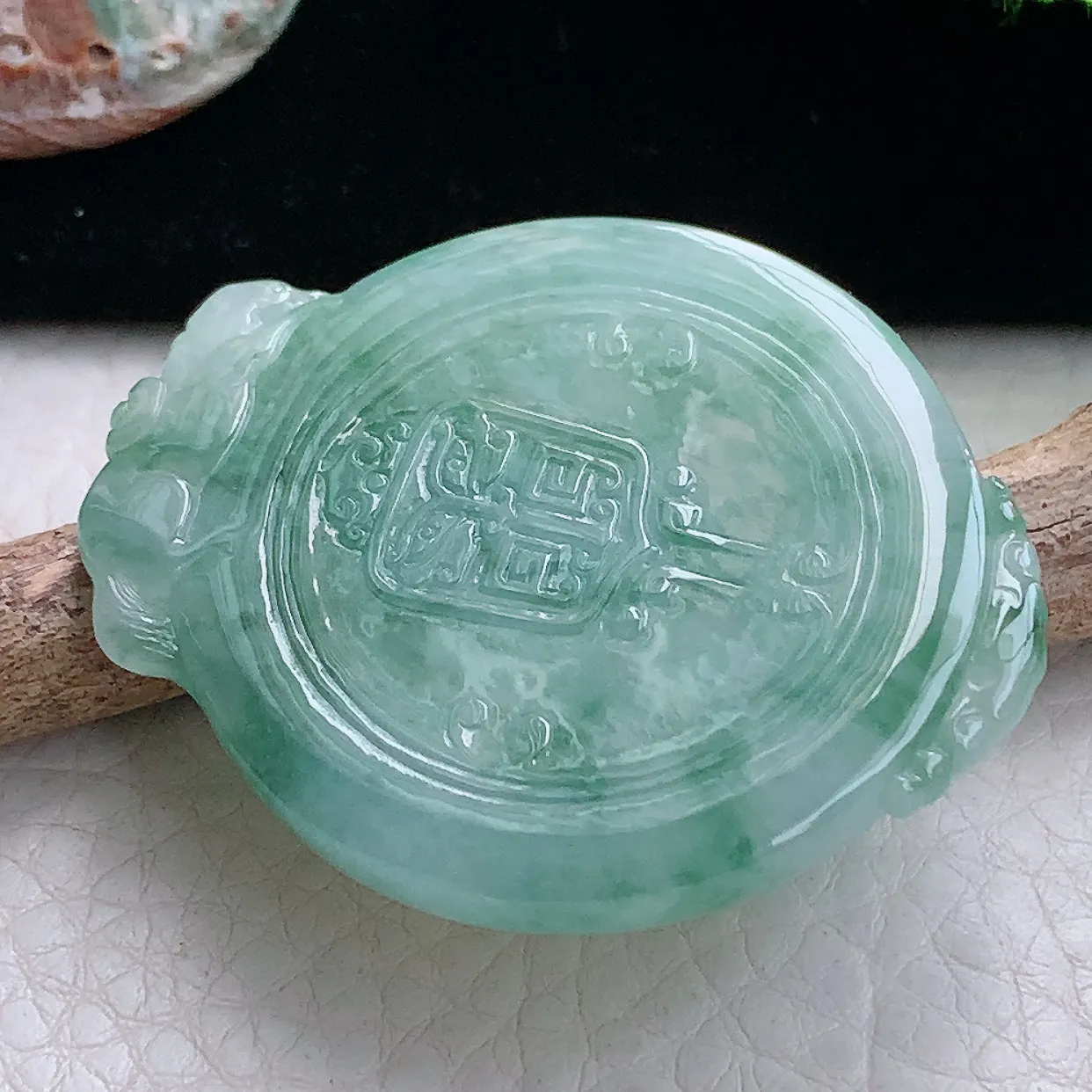 ktj实拍47.8*39.3*4.5天然翡翠a货怀古雕飘花玉佩玉吊坠