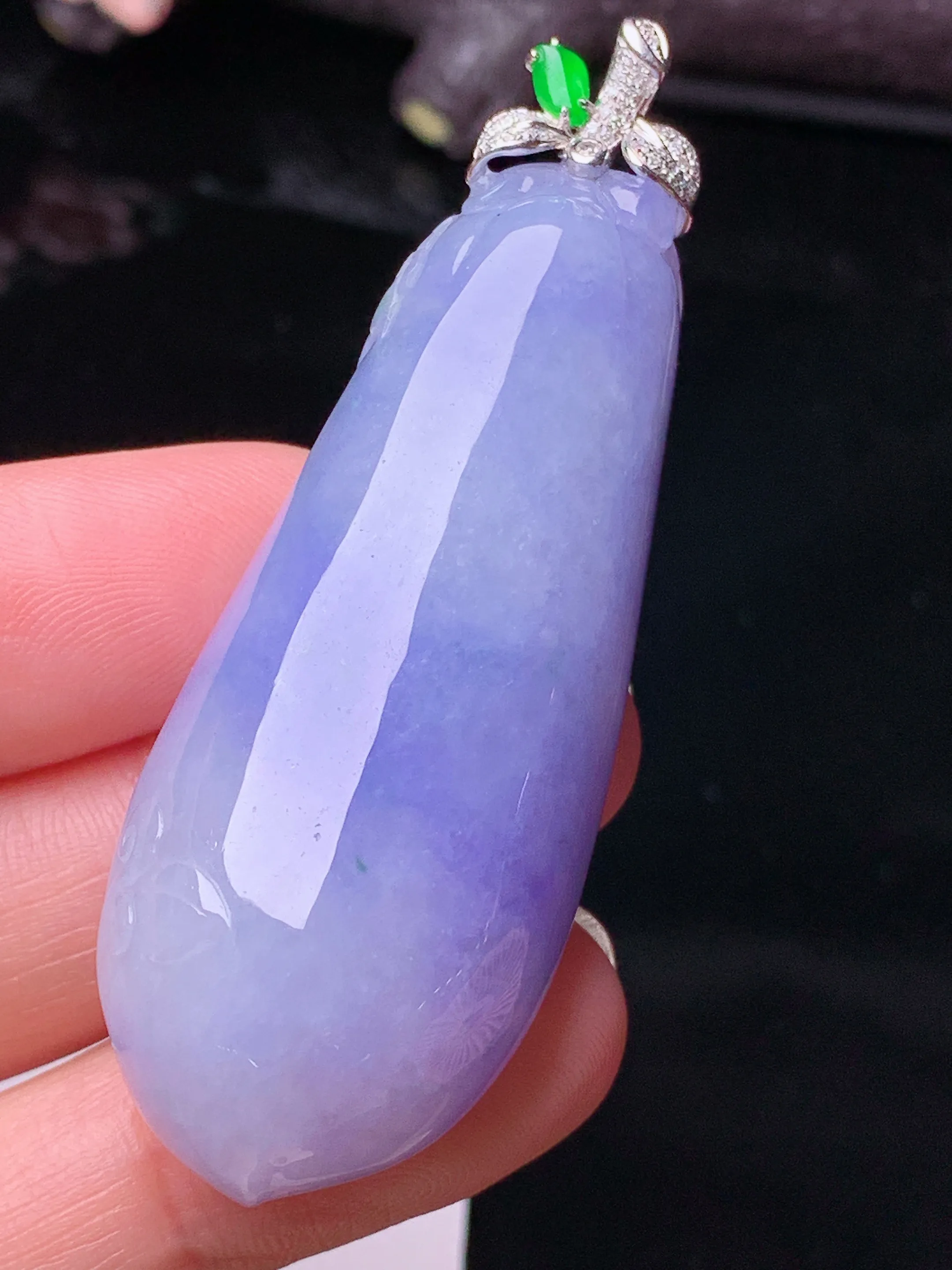 18k金钻镶嵌紫罗兰福瓜吊坠 玉质细腻 水润亮眼 色泽艳丽 整体尺寸60*21.6*12.8