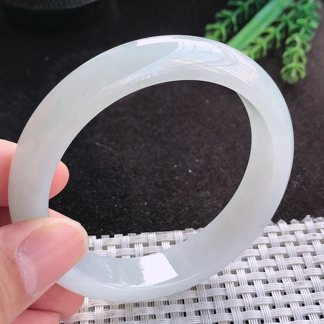 天然A货翡翠58/13.6/8.3老坑冰胶果冻月光白手镯宽边玉镯