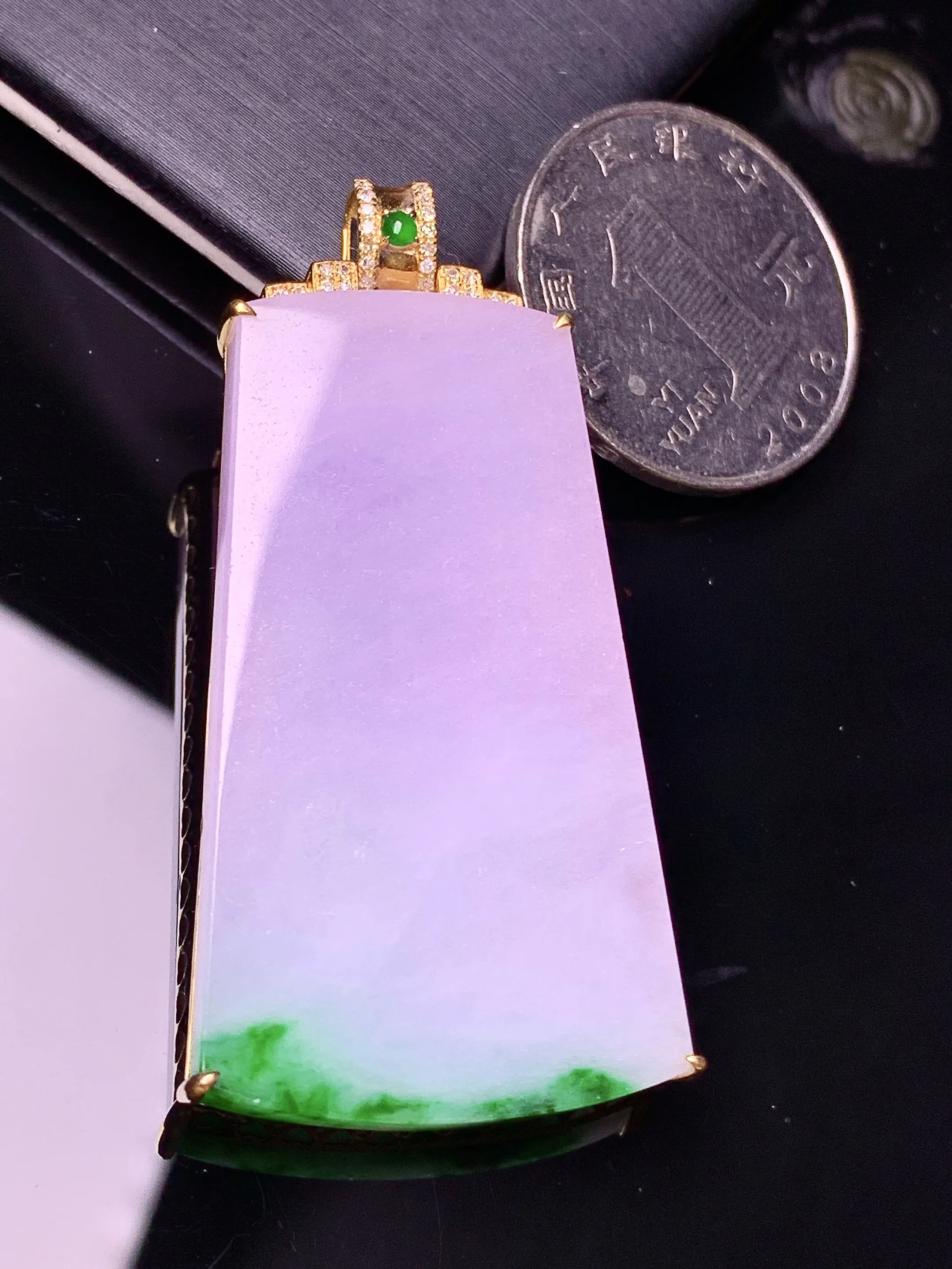 18k金钻镶嵌淡紫罗兰飘绿无事牌吊坠 玉质细腻 水润亮眼 色泽艳丽 整体尺寸53*25*6.5