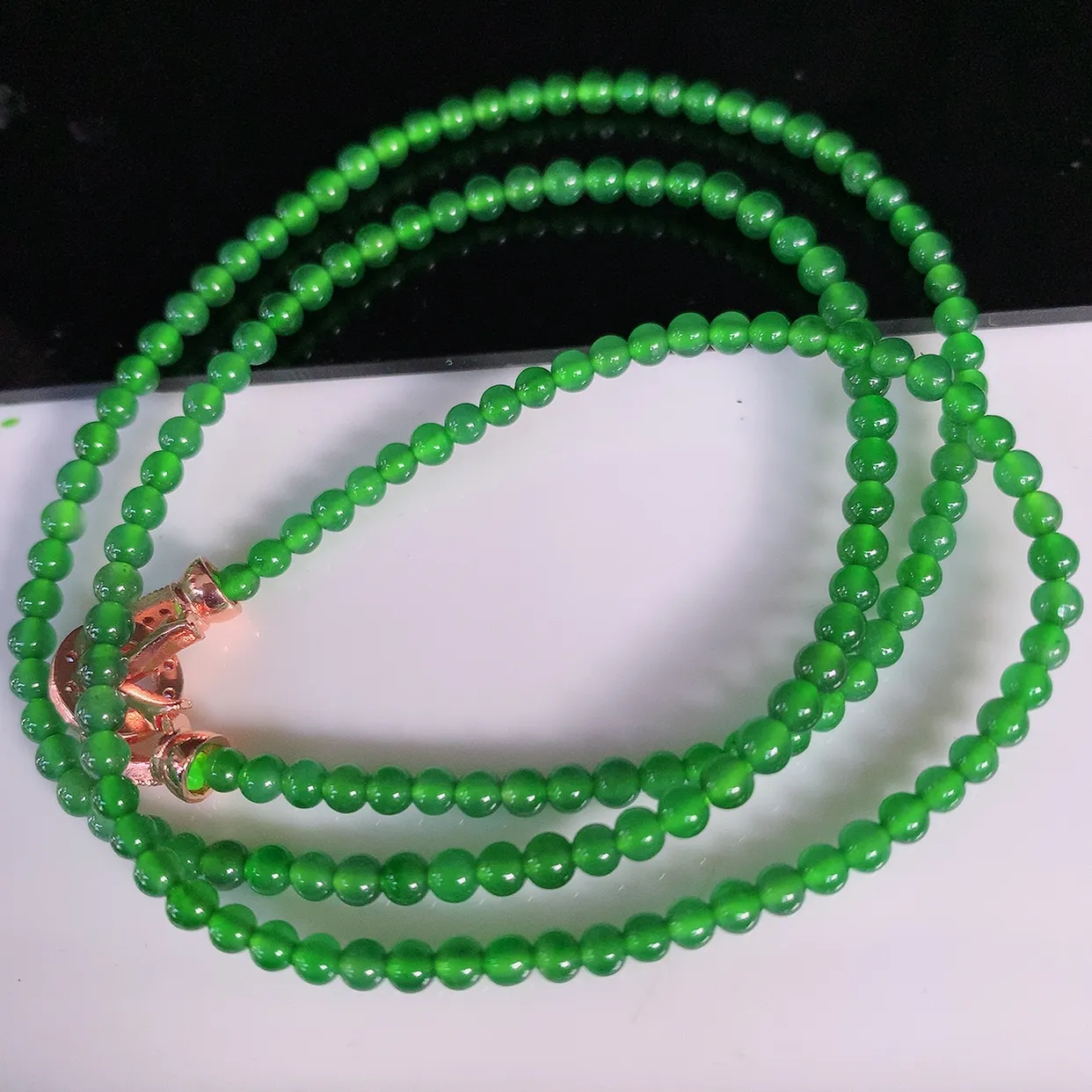 自然光实拍，冰种满绿翡翠圆珠项链  翡翠珠链 玉质细腻  冰清玉润  颜色漂亮  #001.1取一尺寸3.5mm