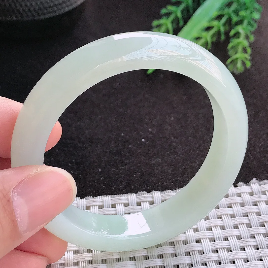 天然A货翡翠51/11.8/8老坑冰胶水灵冰晴绿手镯小圈口宽边玉镯