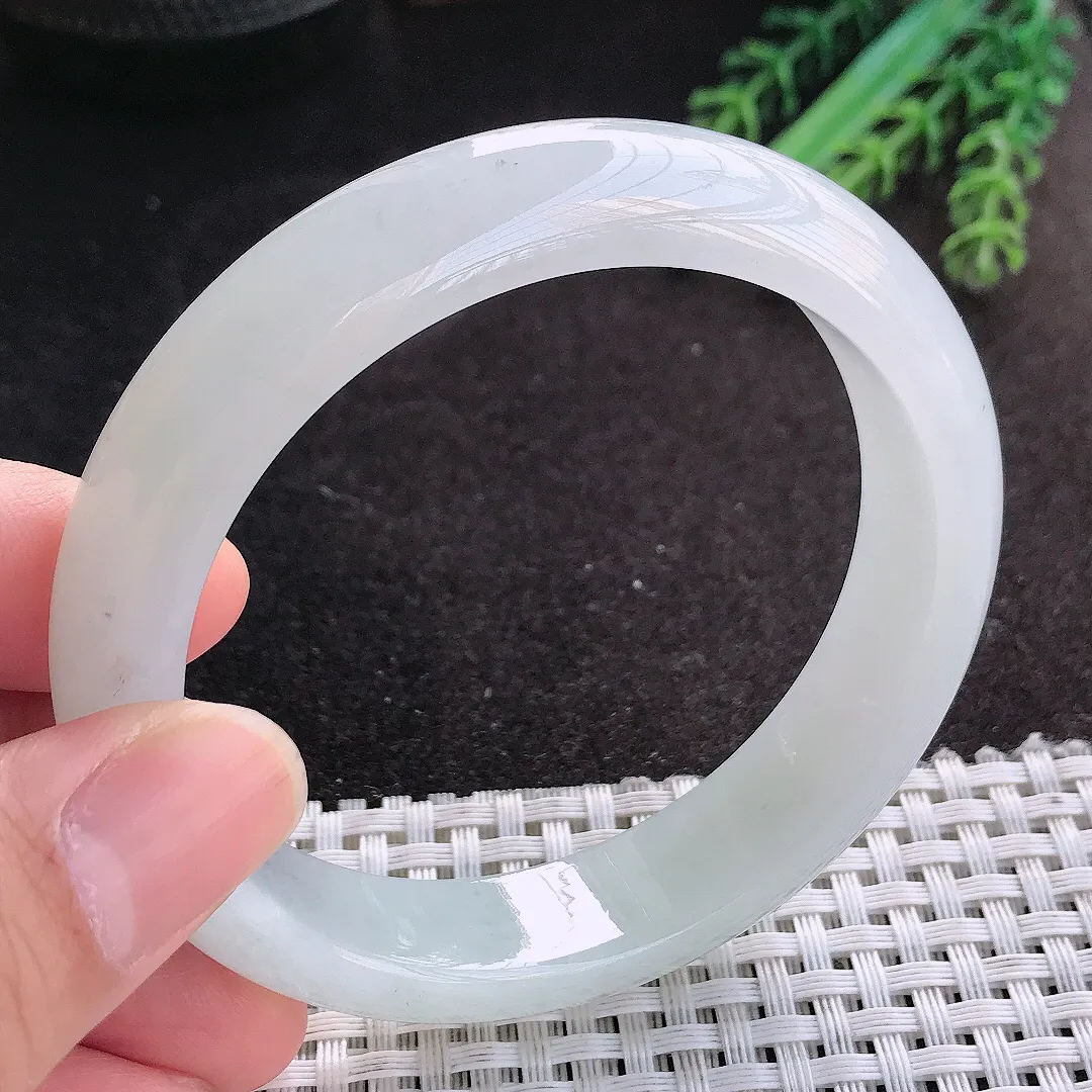 天然A货翡翠58/13.6/8.3老坑冰胶果冻月光白手镯宽边玉镯