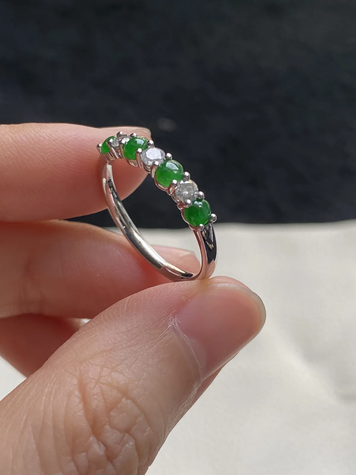 翡翠女戒，印记：Au750,伴钻石