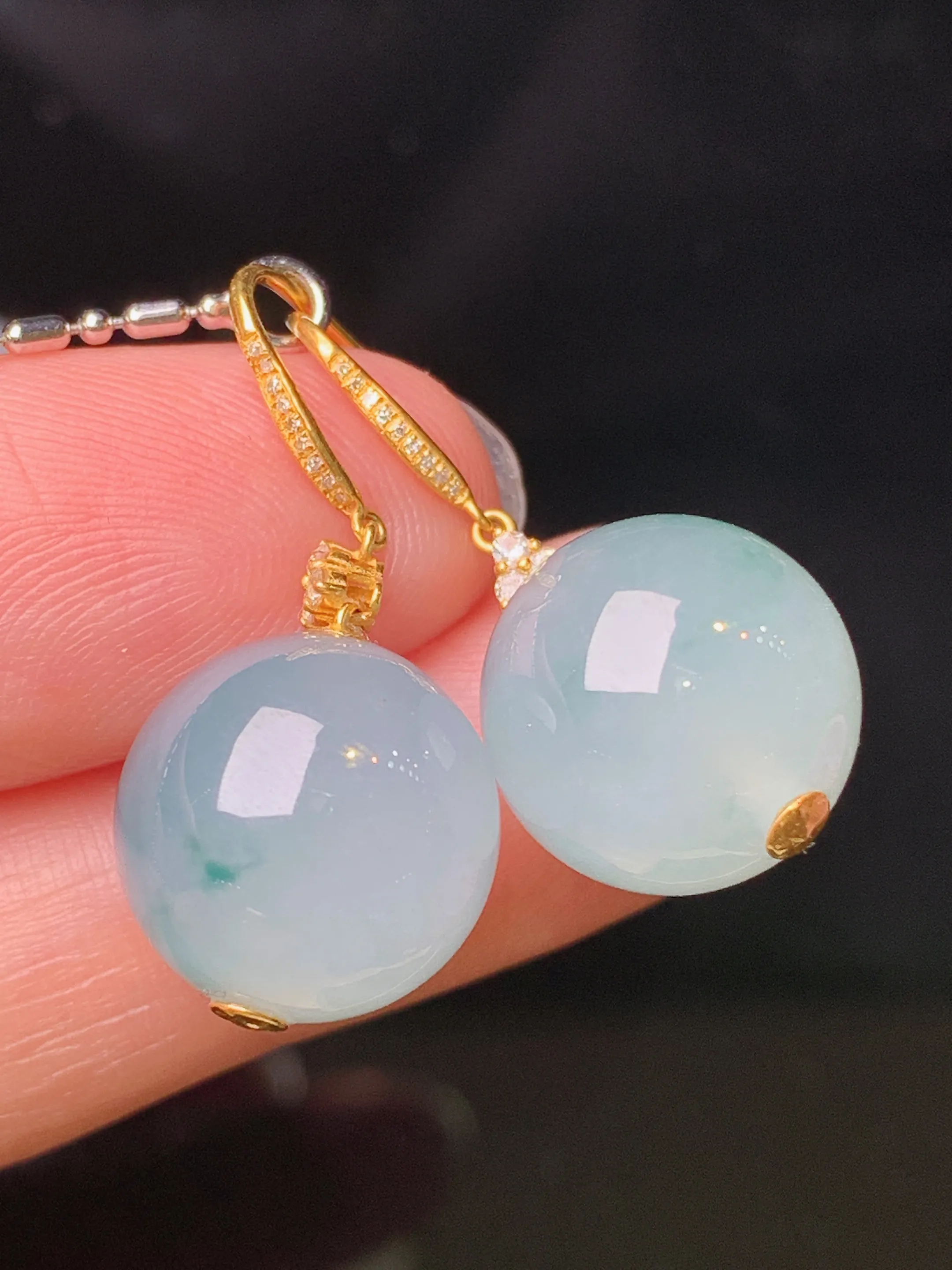 18k金钻镶嵌冰种圆珠耳坠 玉质细腻 水润亮眼 色泽艳丽 整体尺寸26*12.5