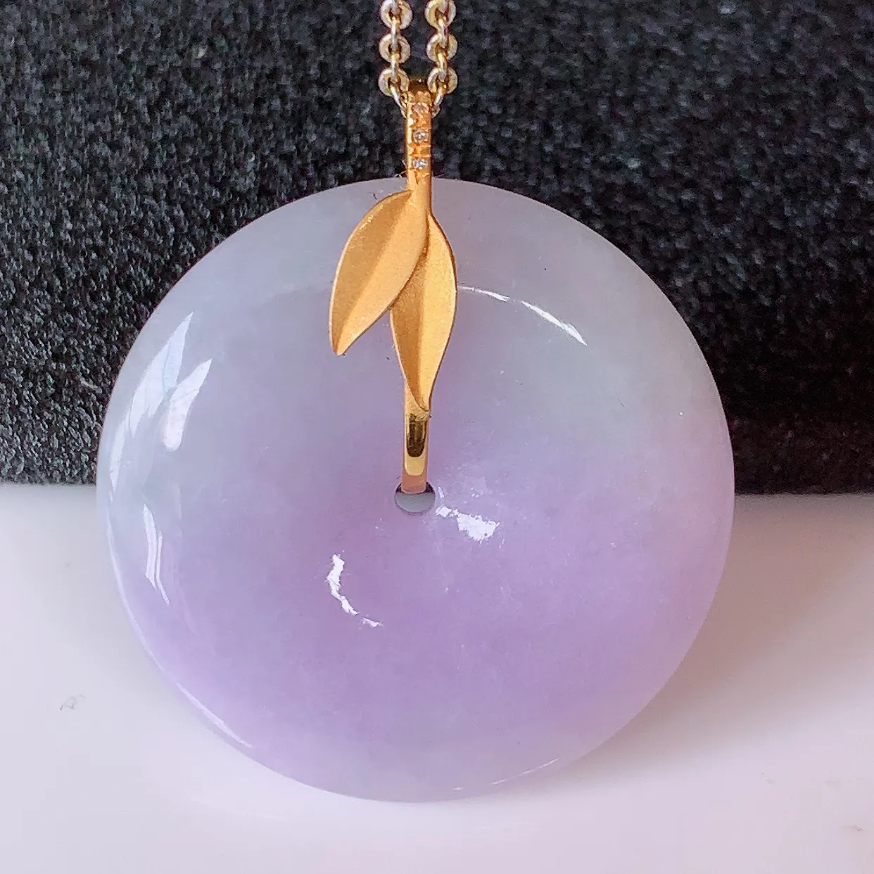 18k金镶嵌冰润紫罗兰翡翠平安扣吊坠，款式新颖时尚，日常百搭的款。清秀高雅，佩戴优雅高贵！#1.9整