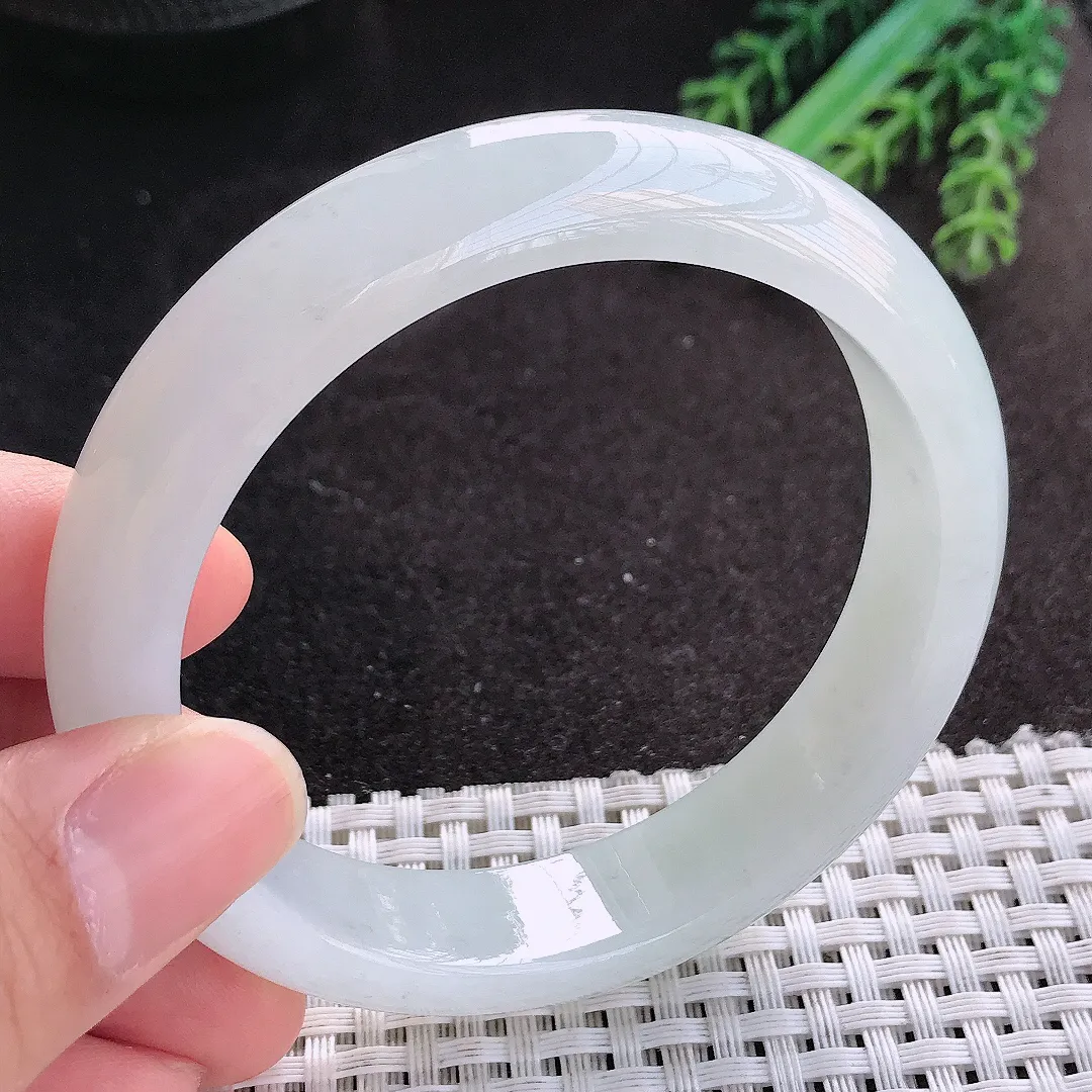 天然A货翡翠58/13.6/8.3老坑冰胶果冻月光白手镯宽边玉镯