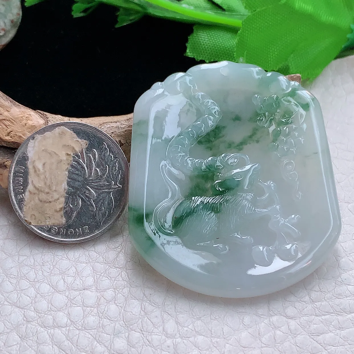 kh实拍51*42.6*4.5天然翡翠a货精雕飘花招财鼠玉吊坠生肖鼠玉坠