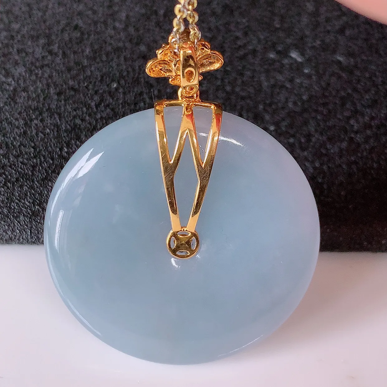 自然光实拍，18K金镶嵌水润紫罗兰翡翠平安扣吊坠，玉扣，冰润光泽，寓意平平安安，平安扣佩戴时尚漂亮！#00.9整体39.5*31.5*6.5裸石31.5*31.5