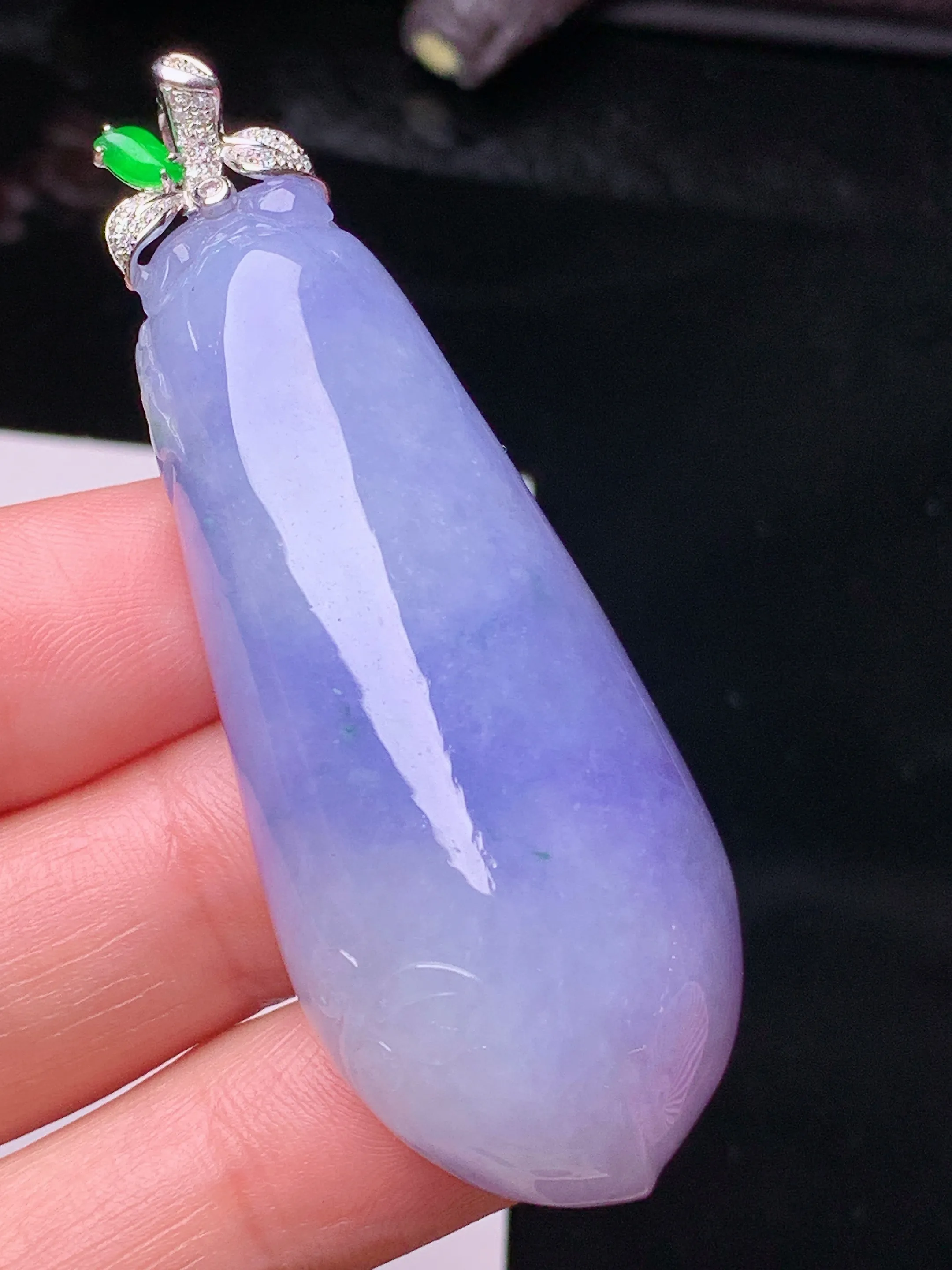 18k金钻镶嵌紫罗兰福瓜吊坠 玉质细腻 水润亮眼 色泽艳丽 整体尺寸60*21.6*12.8