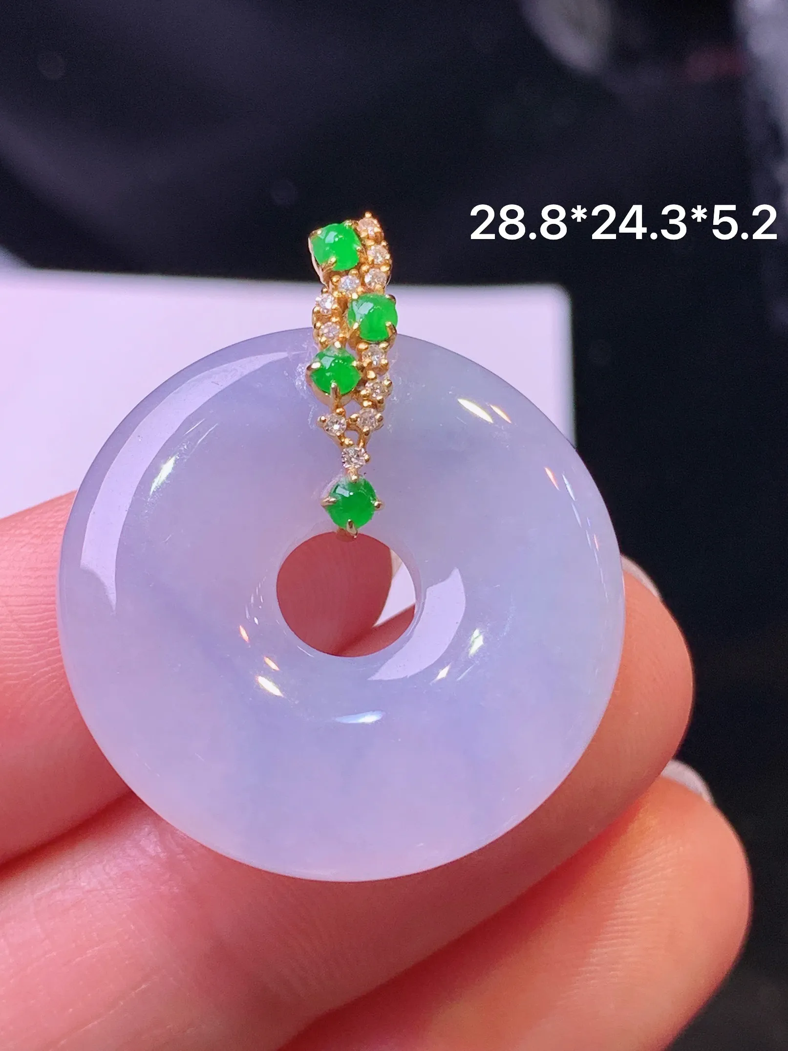 18k金钻镶嵌淡紫罗兰平安环吊坠 玉质细腻 水润亮眼 色泽艳丽 整体尺寸28.8*24.3*5.2