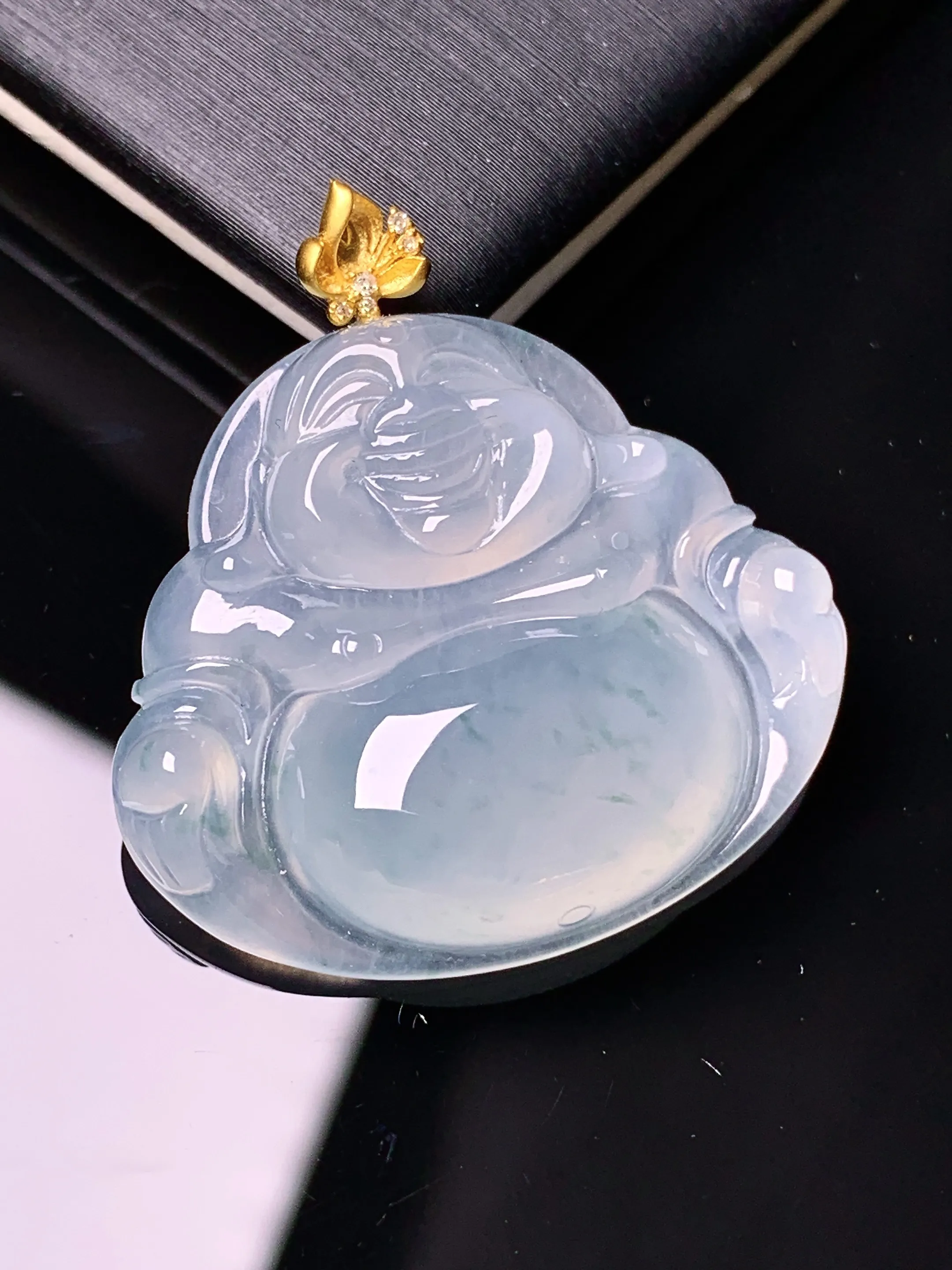 18k金镶嵌冰种佛公吊坠 玉质细腻 水润亮眼 色泽艳丽 整体尺寸30.6*29*6