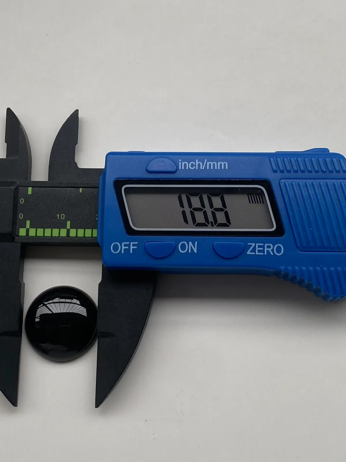 墨翠【蛋面】细腻干净，黑度好、性价比高，雕工精湛，打灯透绿‘