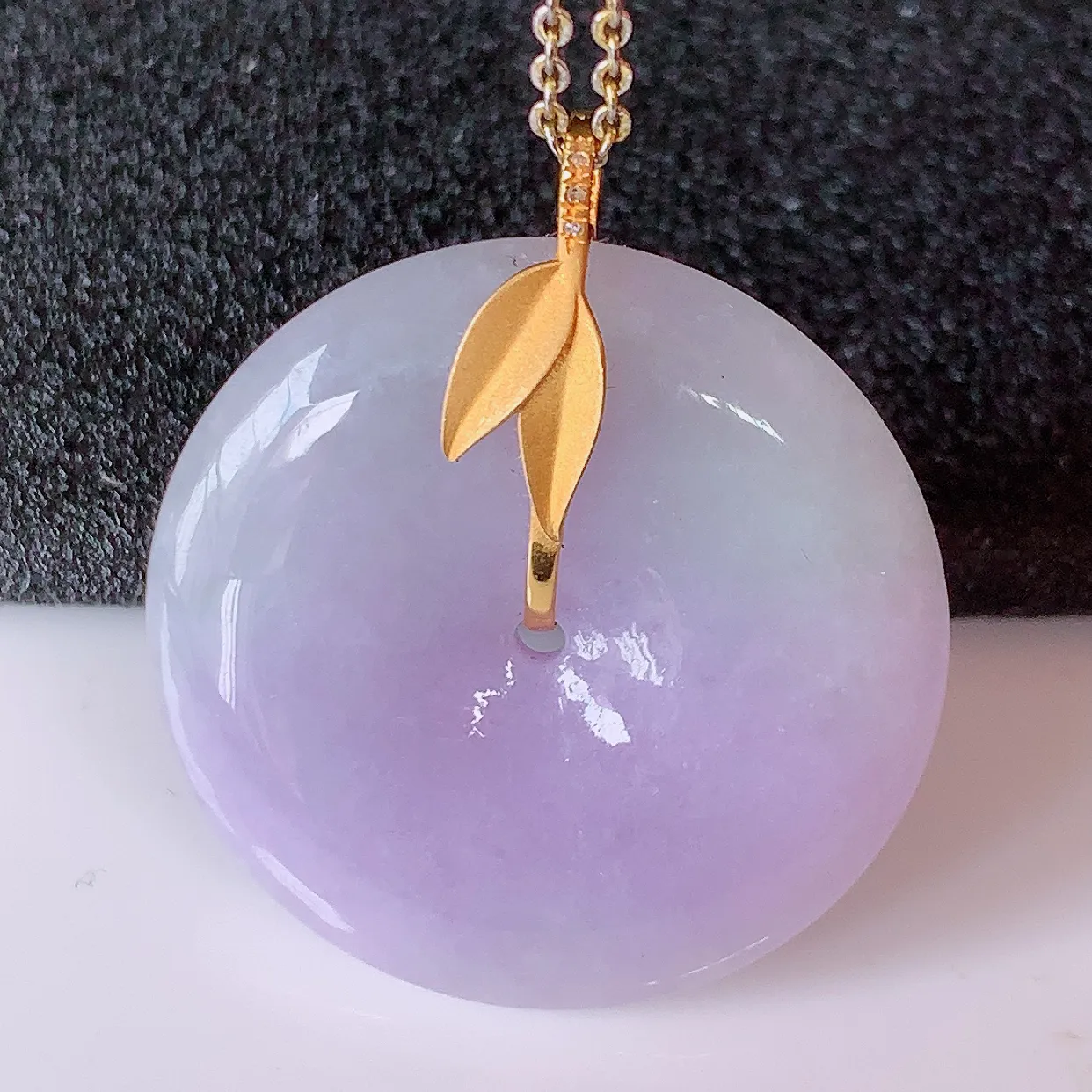 18k金镶嵌冰润紫罗兰翡翠平安扣吊坠，款式新颖时尚，日常百搭的款。清秀高雅，佩戴优雅高贵！#1.9整