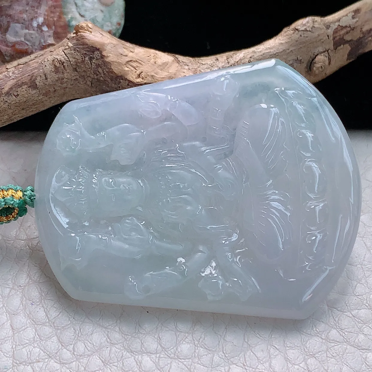 yn实拍56*45.5*5.8天然翡翠a货千手观音吊坠冰透精雕守护神玉坠