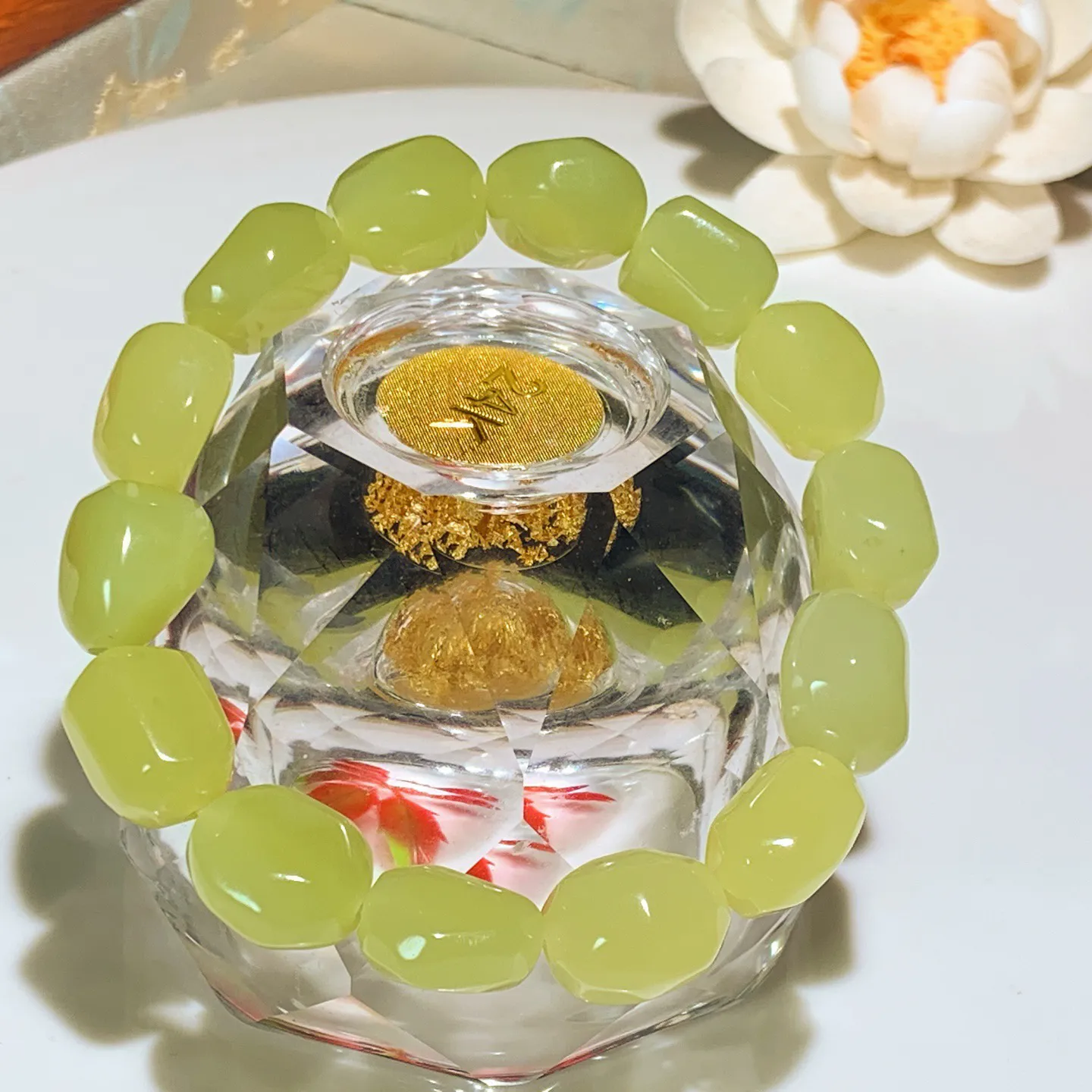 新疆和田玉若羌黄口料原石手串。单颗尺寸12/11/9重36克。玉质细腻油润。手推出油。佩戴高端典雅。lt251210