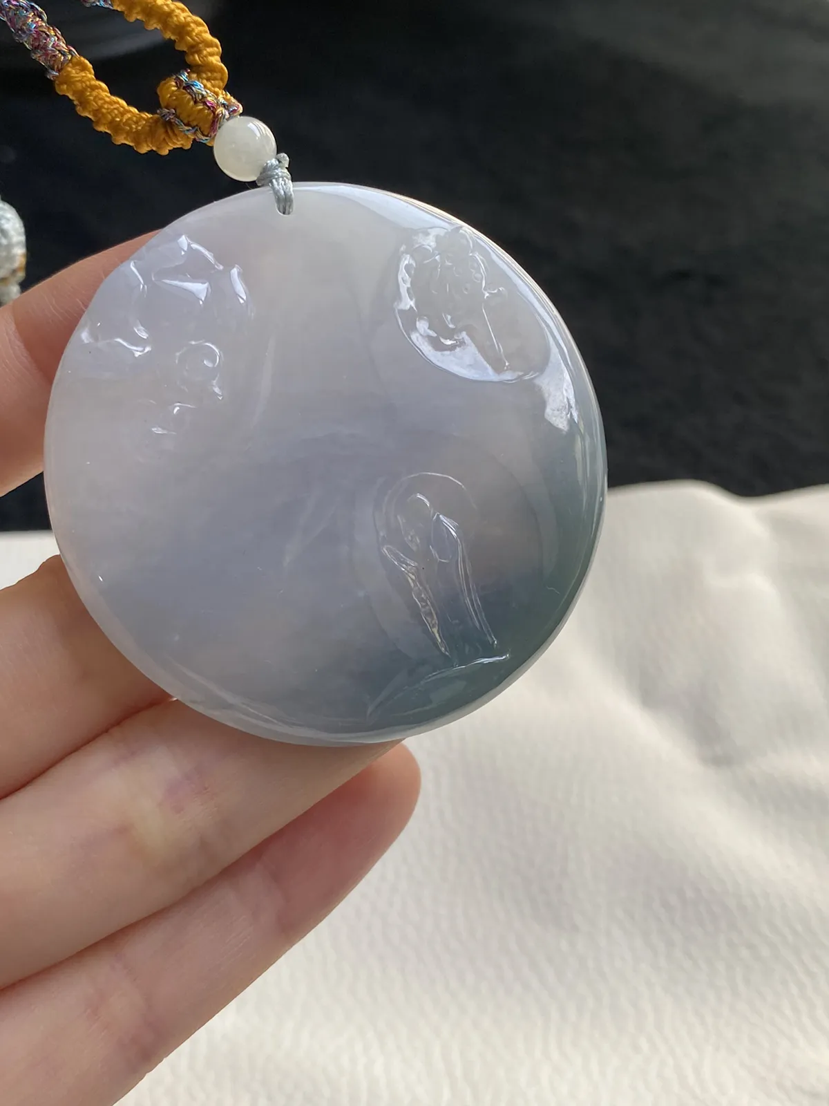 翡翠冰糯种白色山水牌，配珠未测