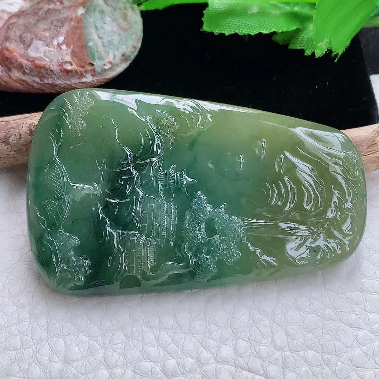 ktj实拍65.2*40*7.3天然翡翠a货精雕三彩山水 大好河山玉吊坠