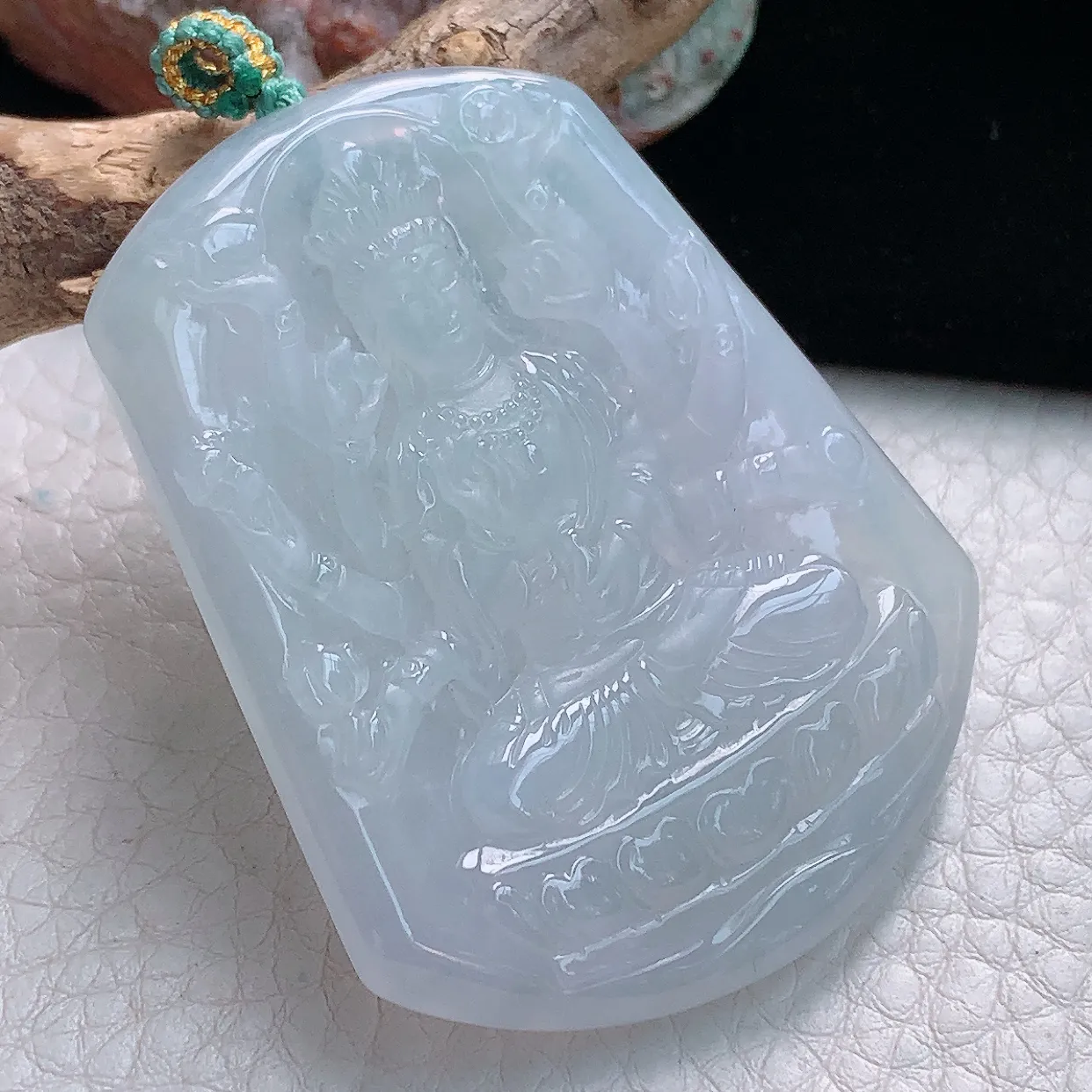 yn实拍56*45.5*5.8天然翡翠a货千手观音吊坠冰透精雕守护神玉坠